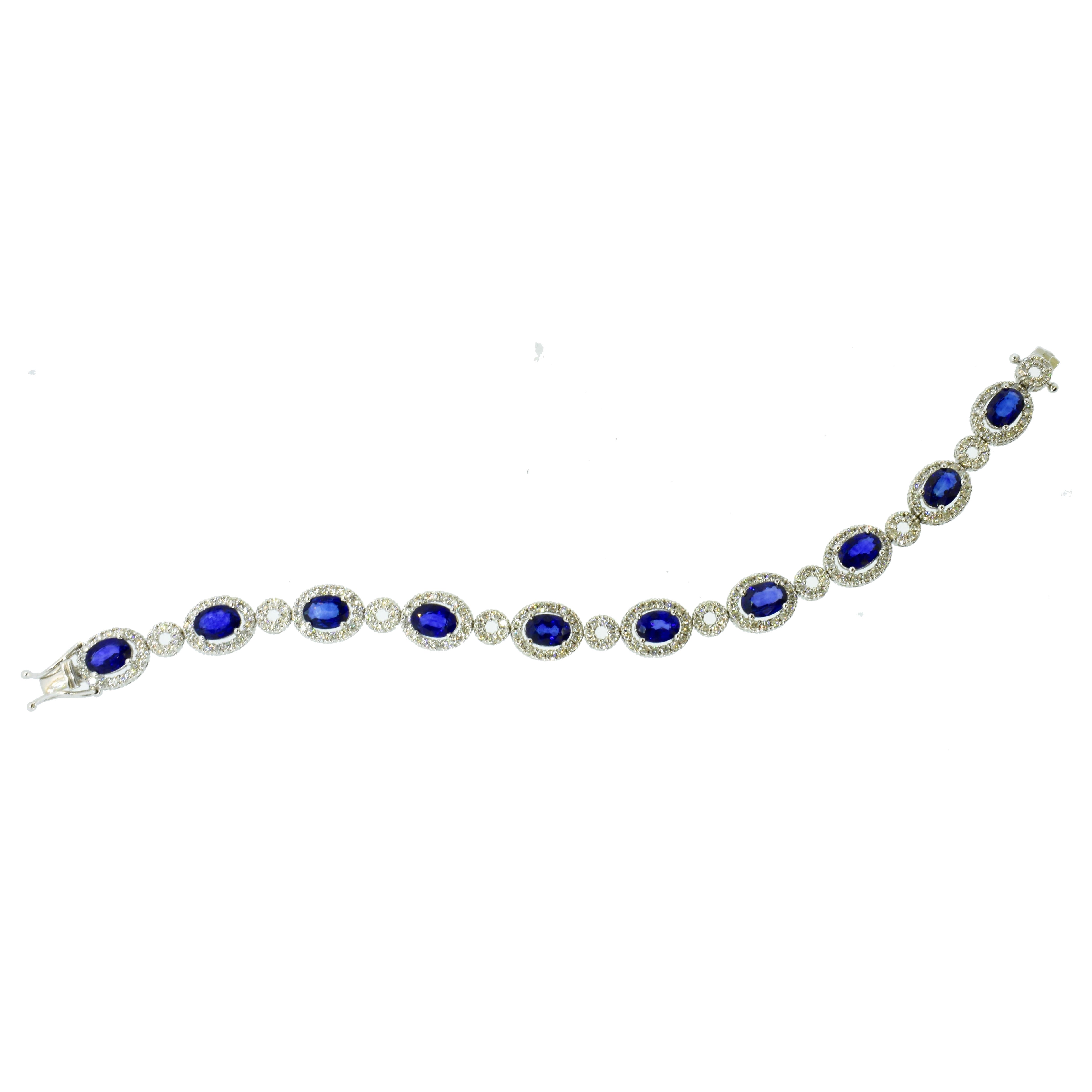 Fine Sapphire, 7 cts., 
Diamond 2.20 ct. White Gold Contemporary New Bracelet en vente