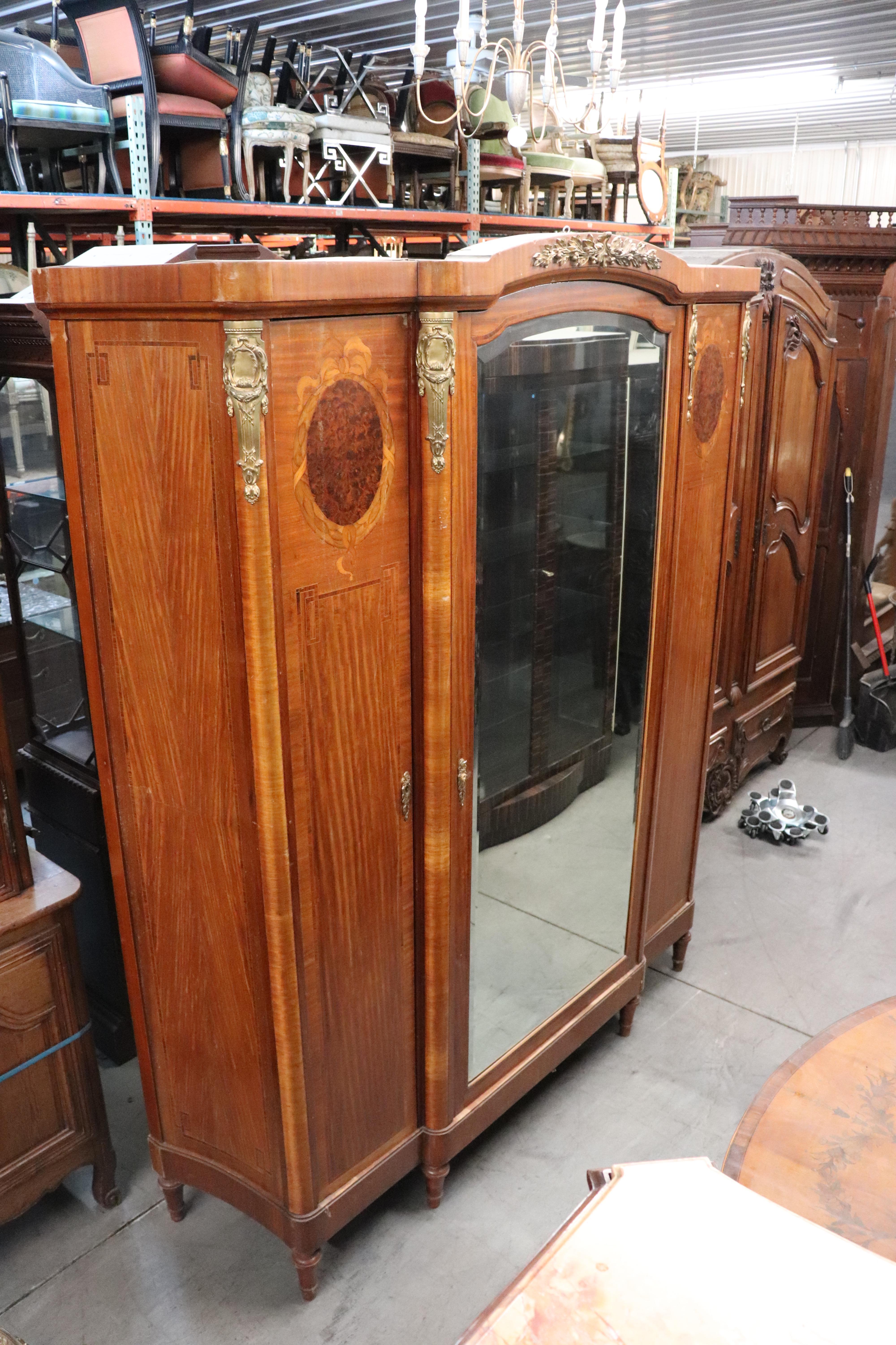 Fine Satinwood and Bronze Mounted French Art Nouveau Louis XVI Armoire In Good Condition For Sale In Swedesboro, NJ