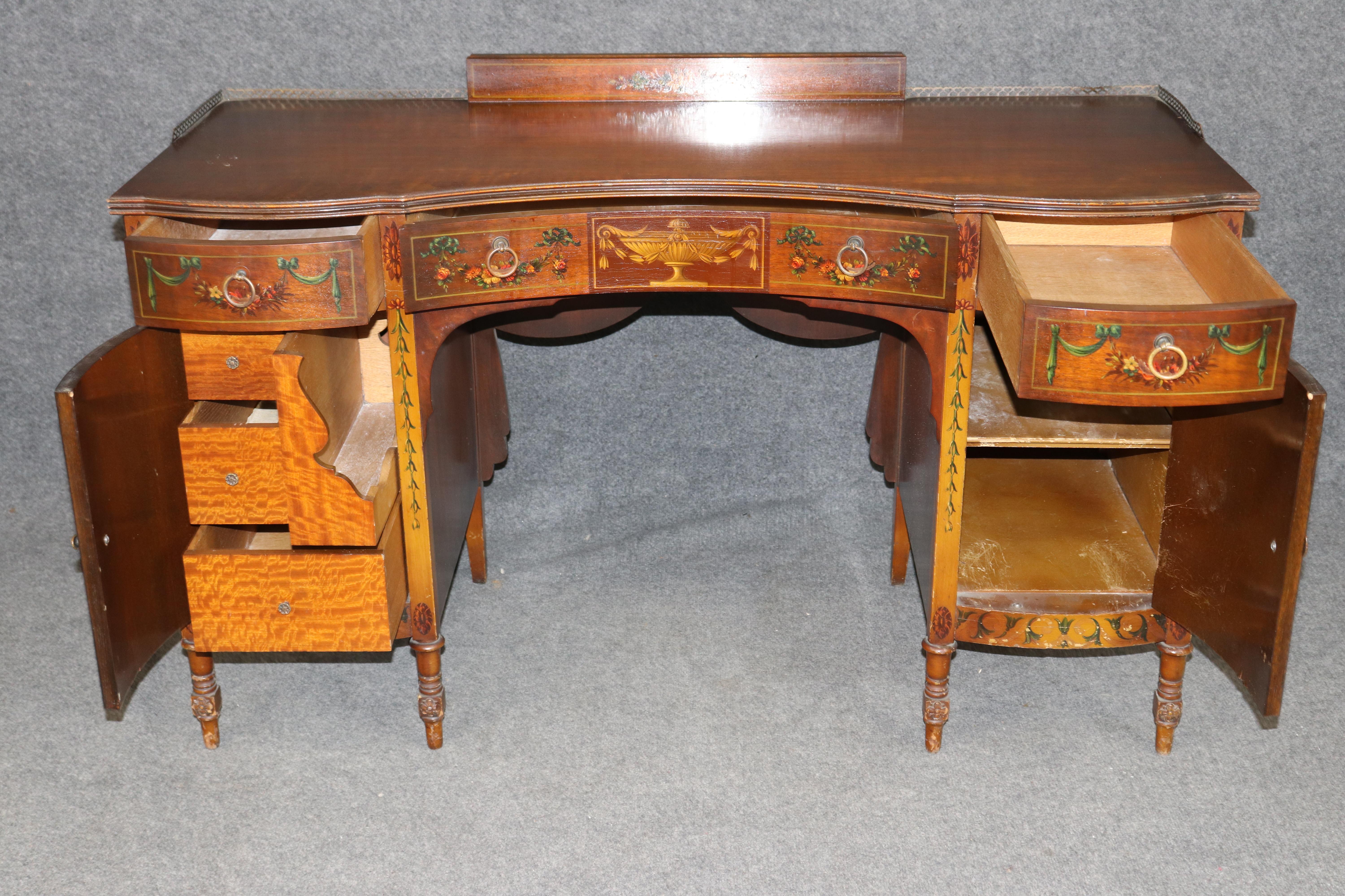 Fine Satinwood and Walnut Paint Decorated Adams Style Ladies Vanity 1920s Era im Angebot 6