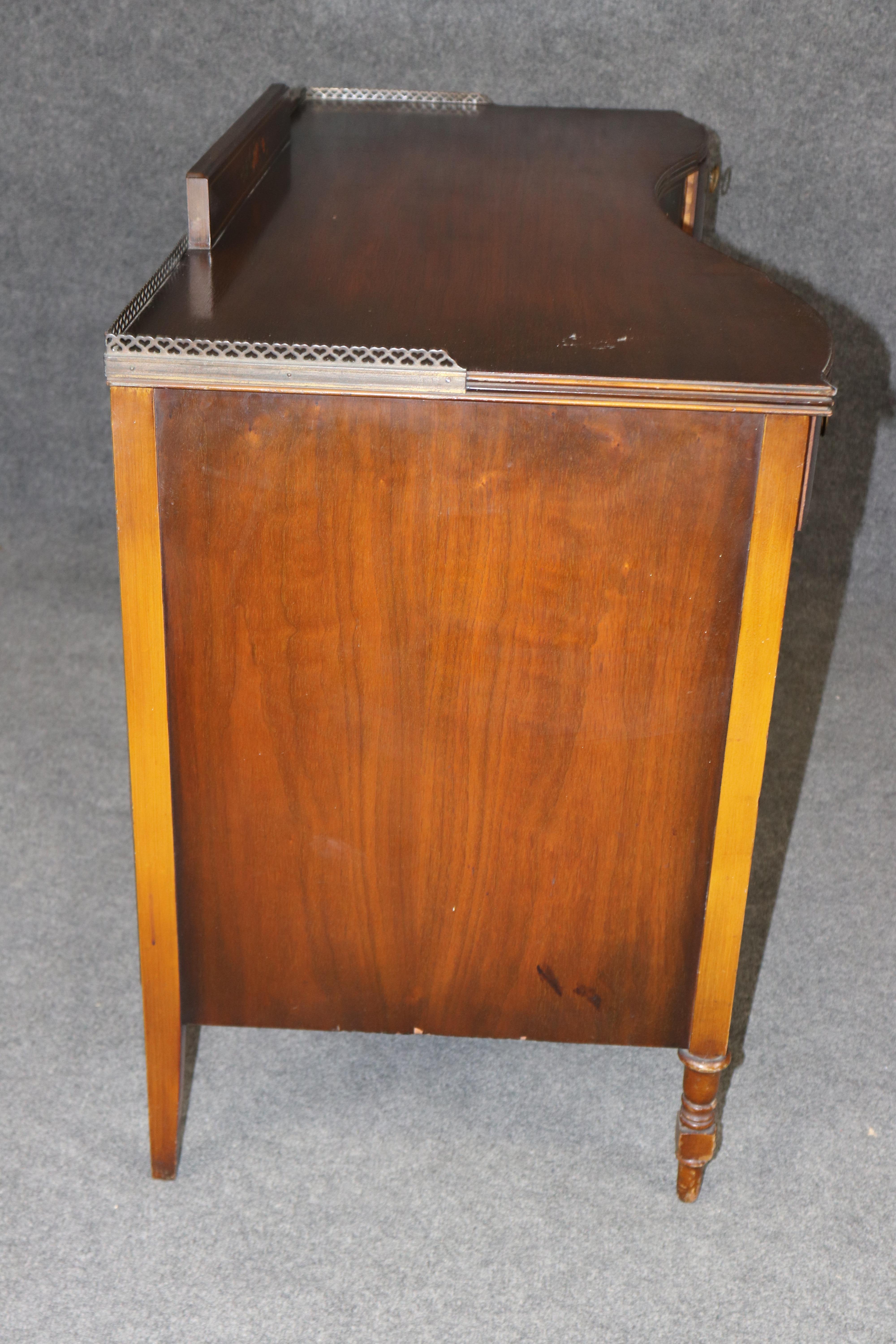 Fine Satinwood and Walnut Paint Decorated Adams Style Ladies Vanity 1920s Era (Seidenholz) im Angebot