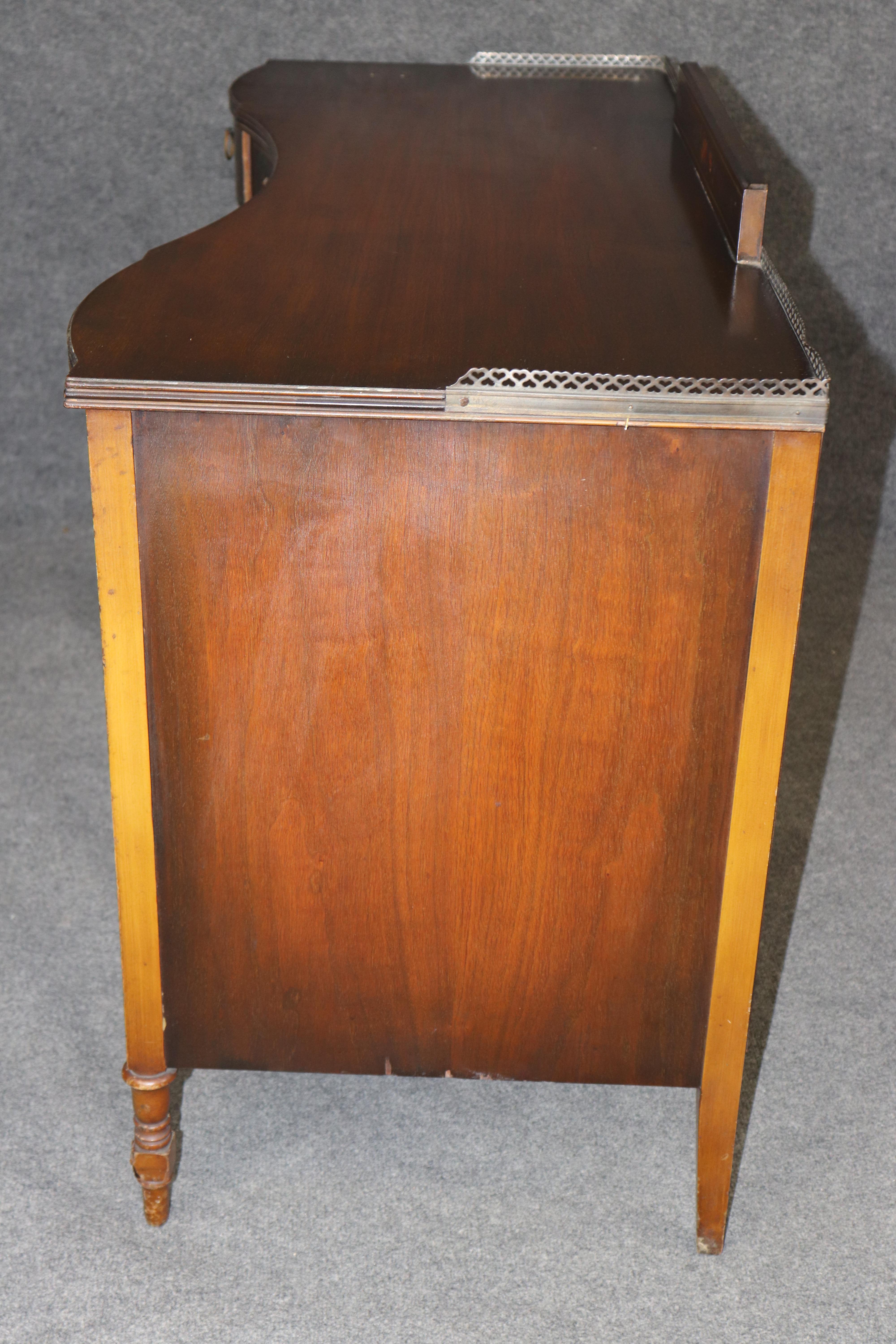 Fine Satinwood and Walnut Paint Decorated Adams Style Ladies Vanity 1920s Era im Angebot 2
