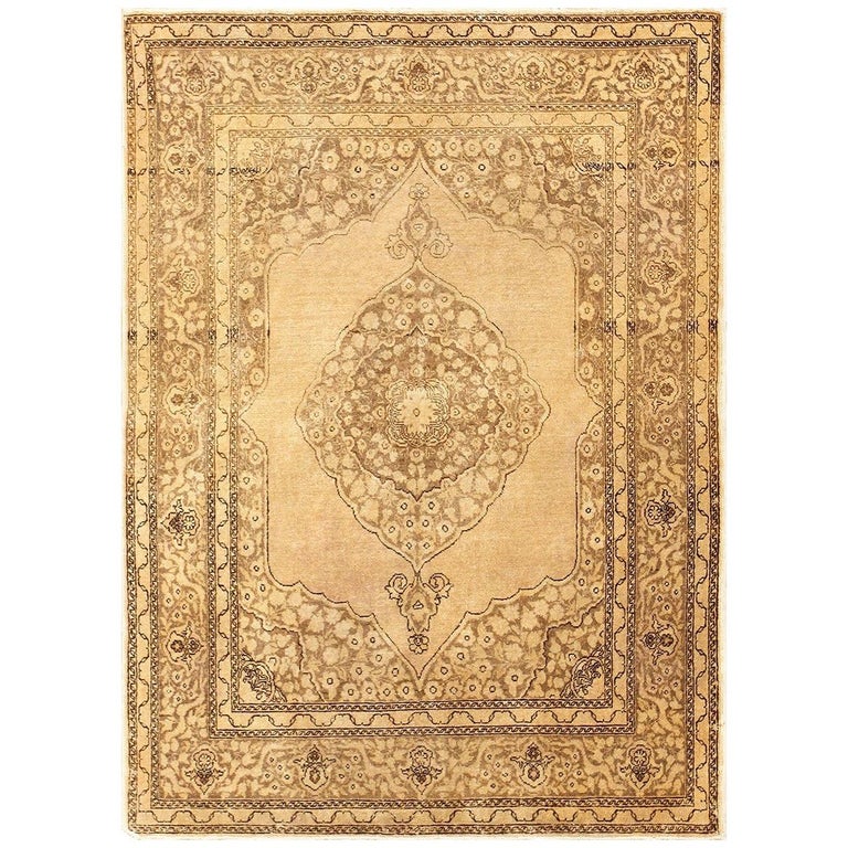 Fine Scatter Size Antique Persian Tabriz Rug. Size: 4 ft. x 5 ft. 8 in For Sale