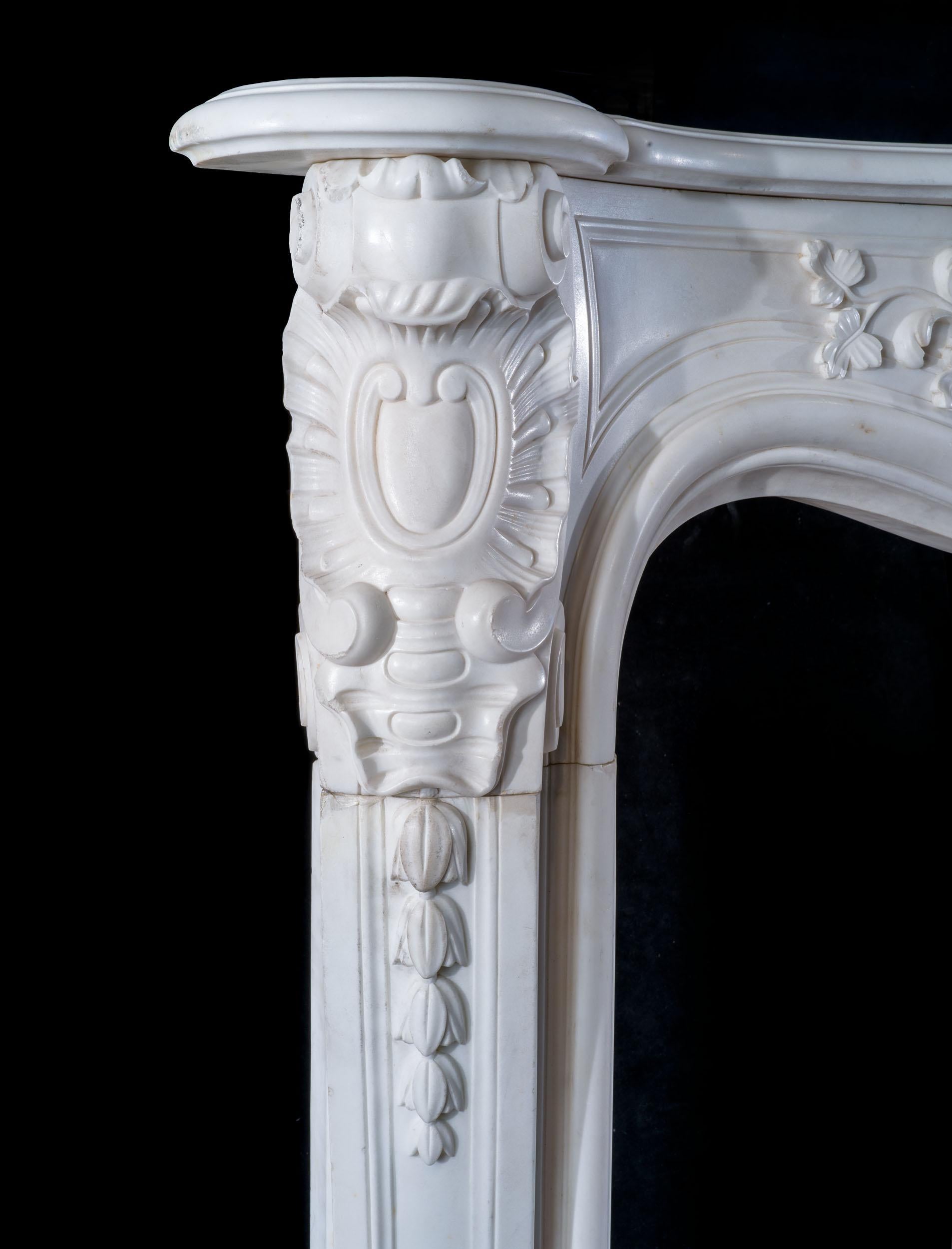 Fine Scottish Rococo Statuary Chimneypiece In Good Condition For Sale In London, GB