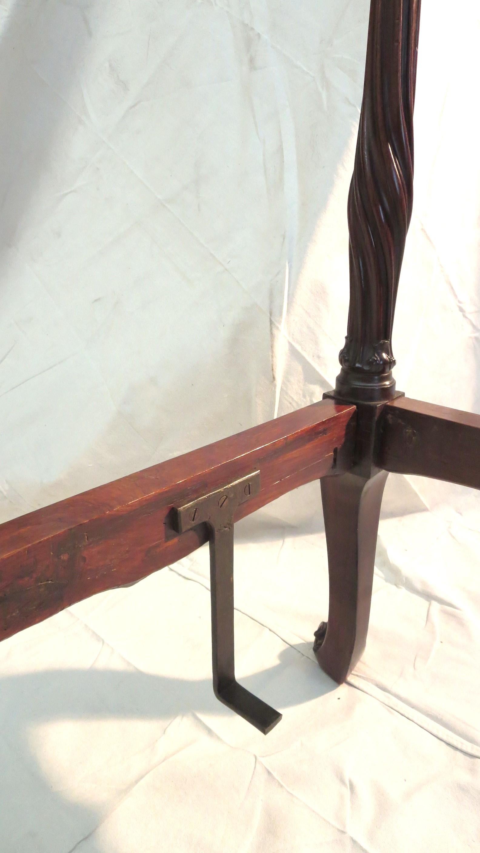 Fine Sculpted Colonial Portuguese 17th C. Jacaranda Bed Torsade Posts & finials For Sale 4