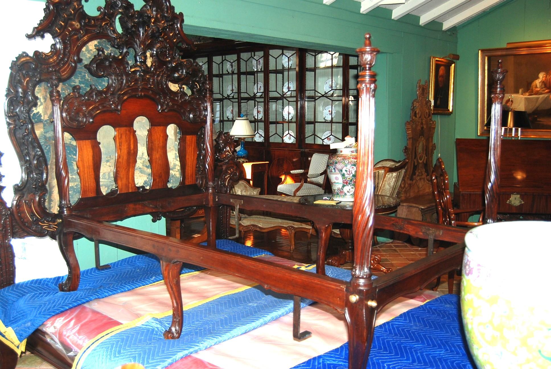 Fine Sculpted Colonial Portuguese 17th C. Jacaranda Bed Torsade Posts & finials For Sale 6