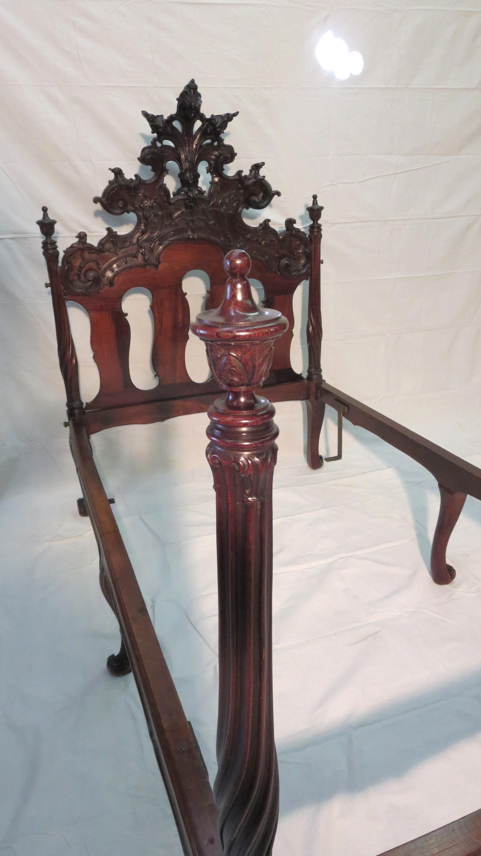 Fine Sculpted Colonial Portuguese 17th C. Jacaranda Bed Torsade Posts & finials For Sale 9