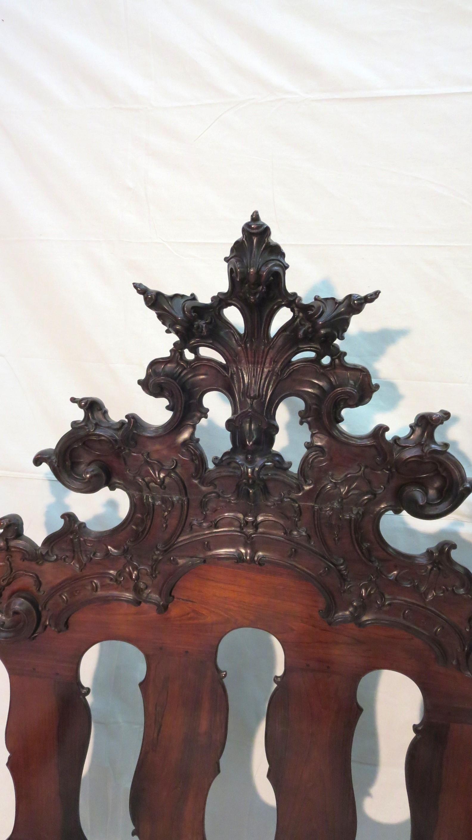 Fine Sculpted Colonial Portuguese 17th C. Jacaranda Bed Torsade Posts & finials For Sale 11