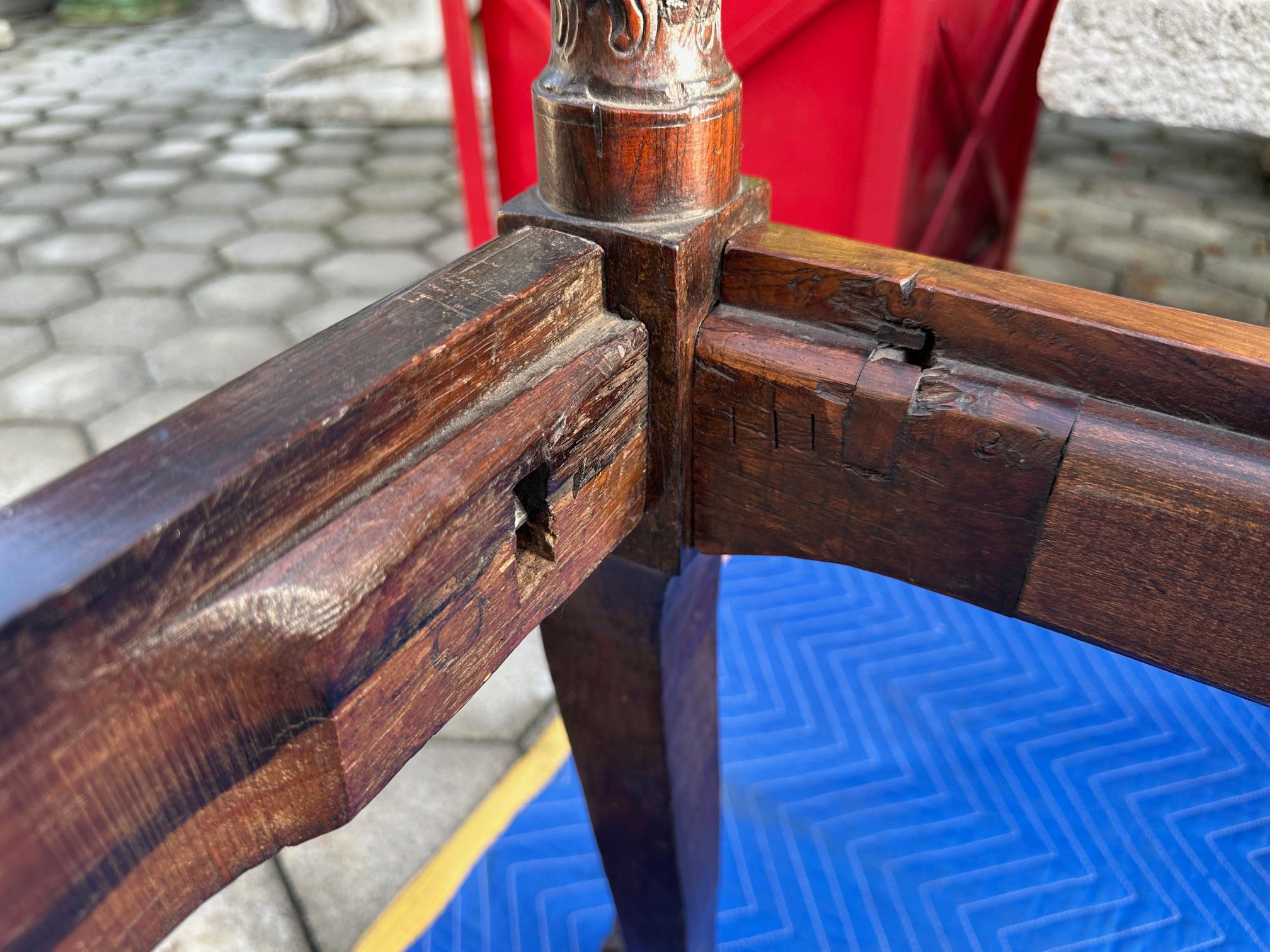 Fine Sculpted Queen Bed Portuguese 17th/18th C. Jacaranda Wood torsade Posts For Sale 10