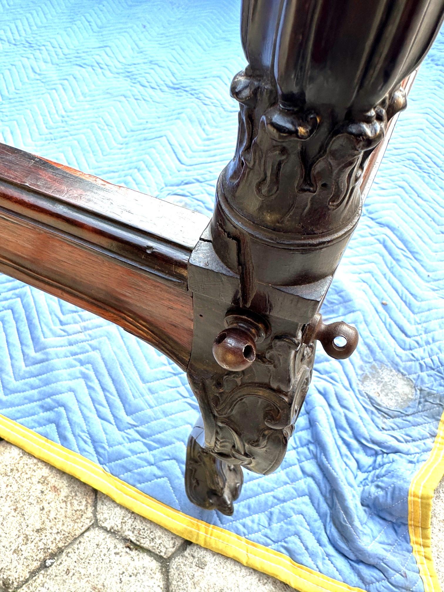Fine Sculpted Queen Bed Portuguese 17th/18th C. Jacaranda Wood torsade Posts For Sale 12