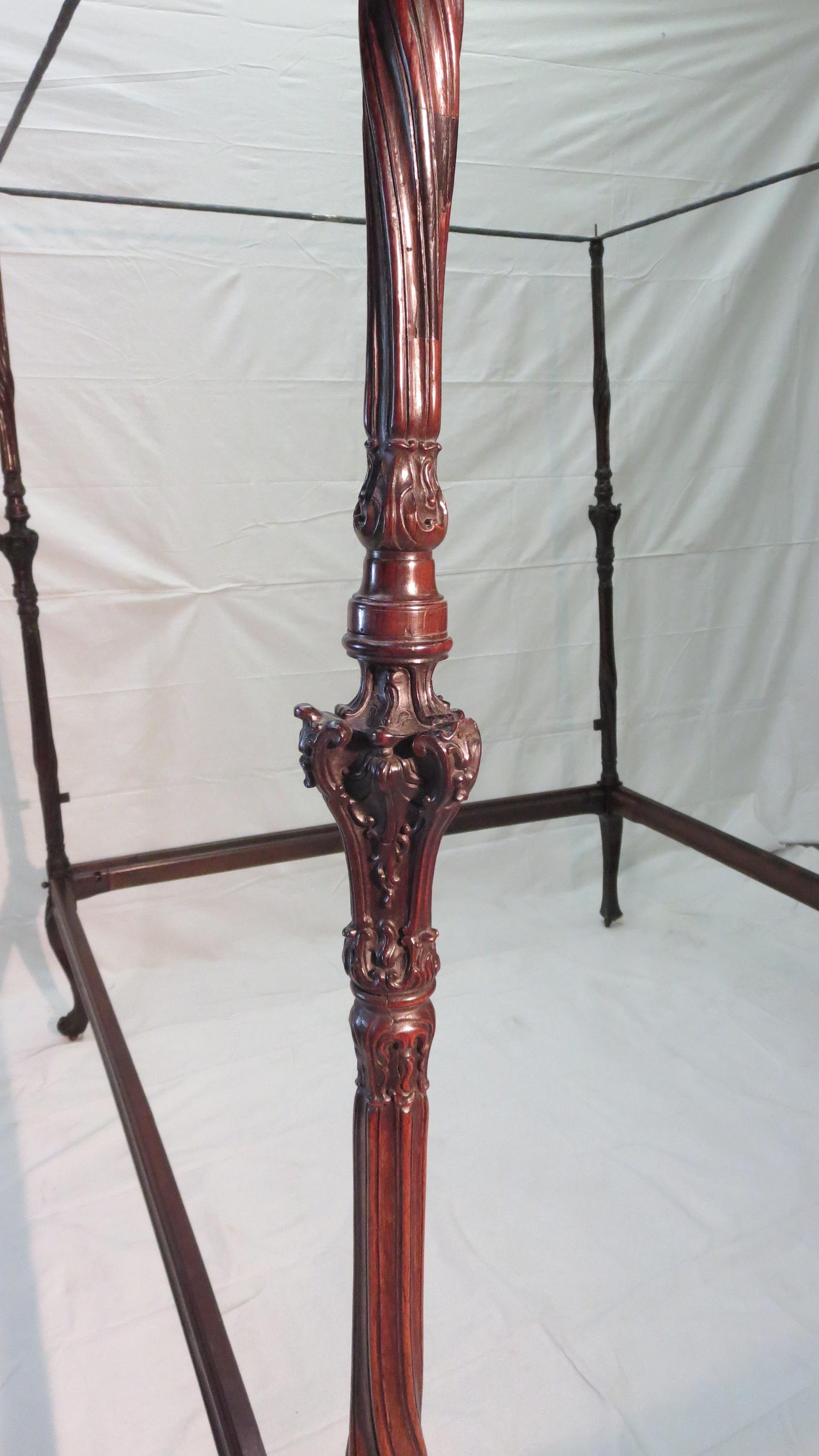 Hand-Carved Fine Sculpted Queen Bed Portuguese 17th/18th C. Jacaranda Wood torsade Posts For Sale