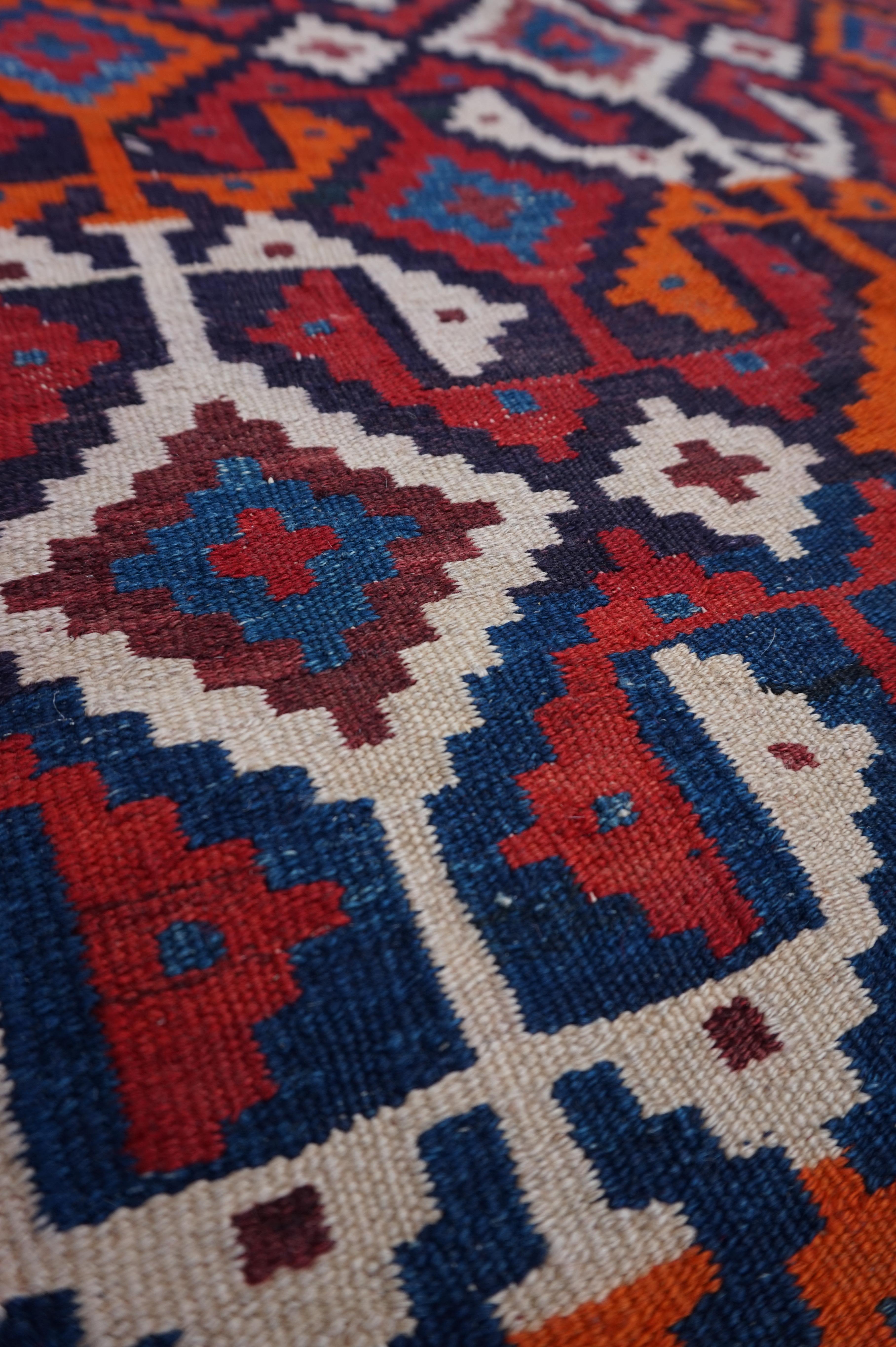 Fine tapis Kilim anatolien semi-ancien en laine tribale géométrique à tissage plat en vente 2