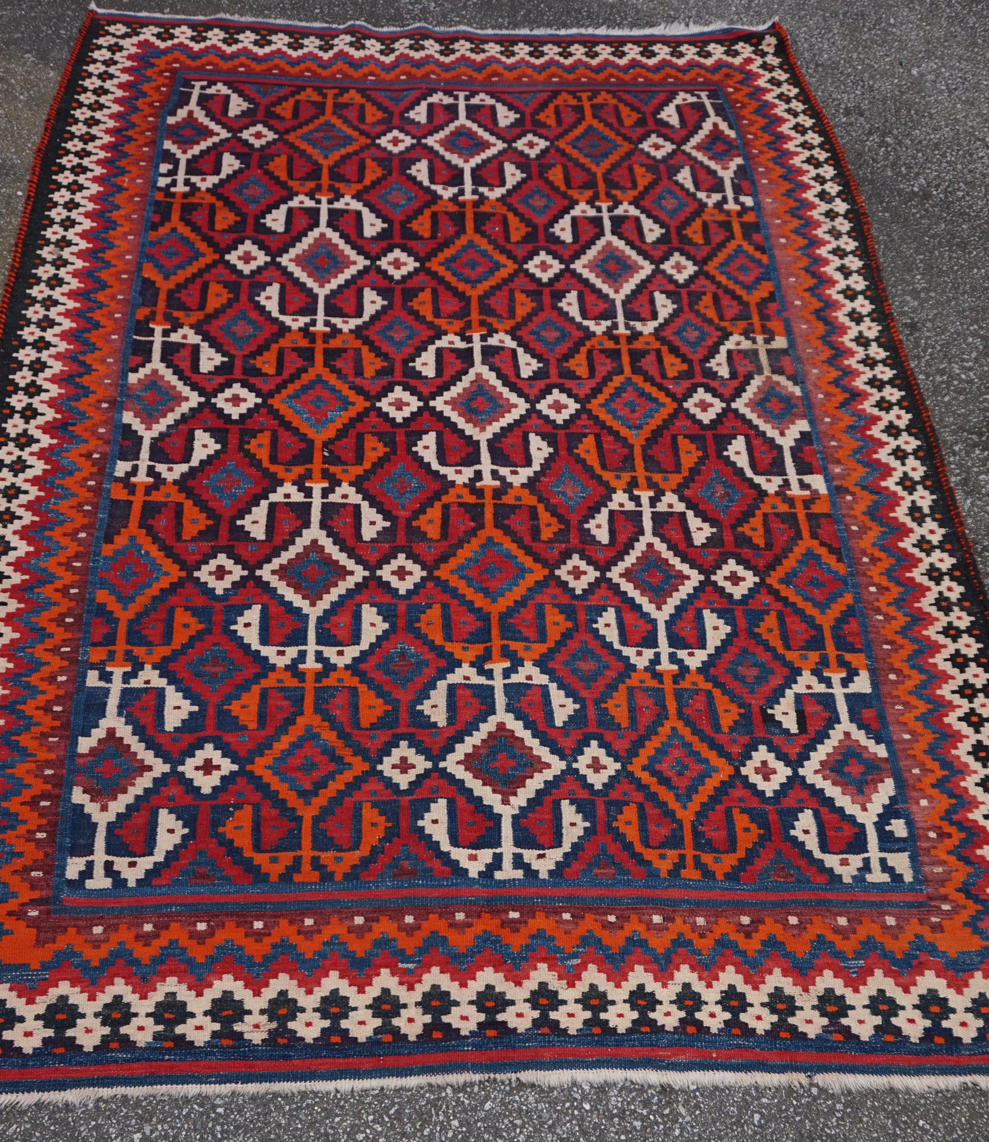 Tribal Fine tapis Kilim anatolien semi-ancien en laine tribale géométrique à tissage plat en vente