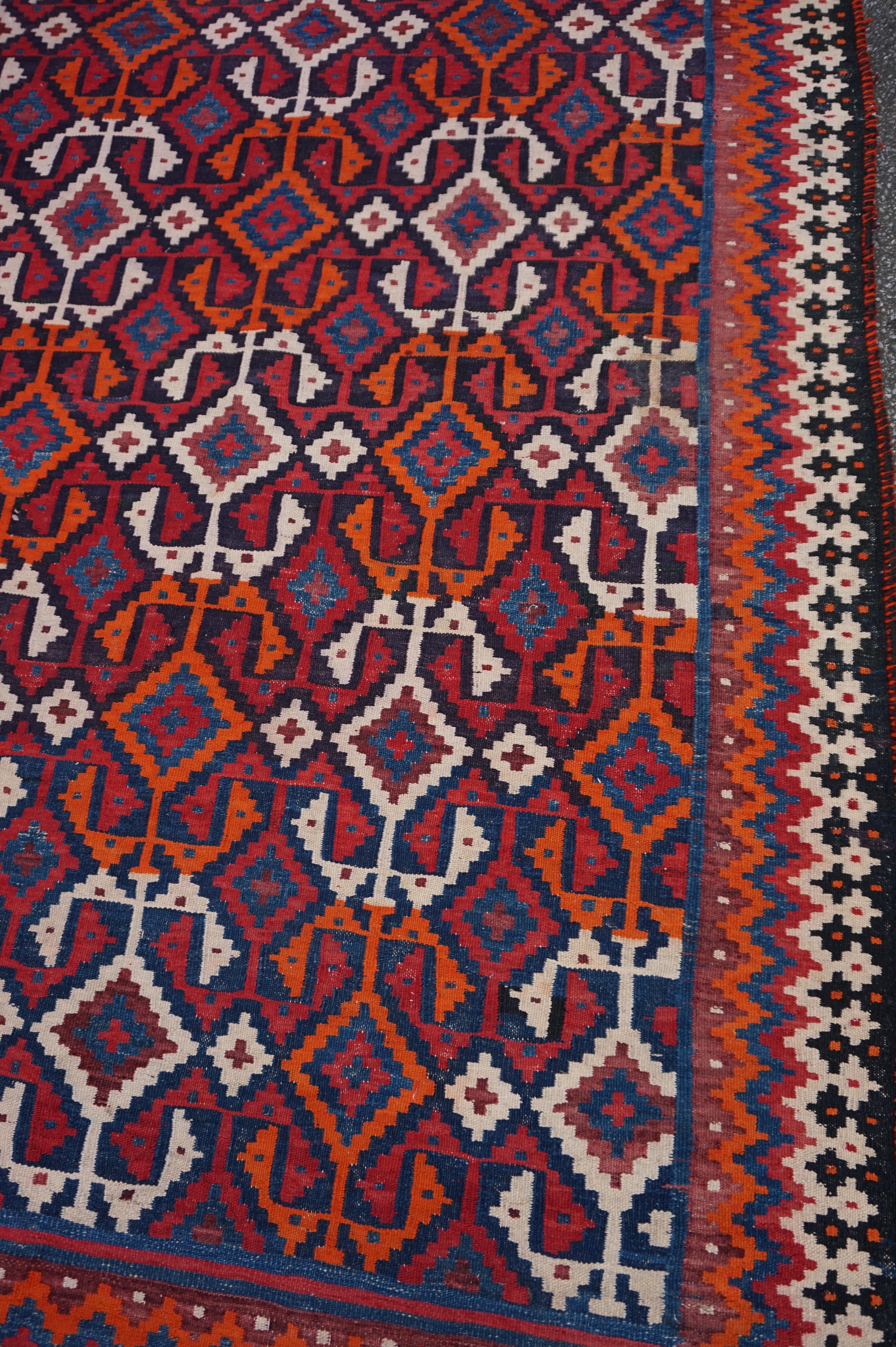 Fine tapis Kilim anatolien semi-ancien en laine tribale géométrique à tissage plat Bon état - En vente à Vancouver, British Columbia