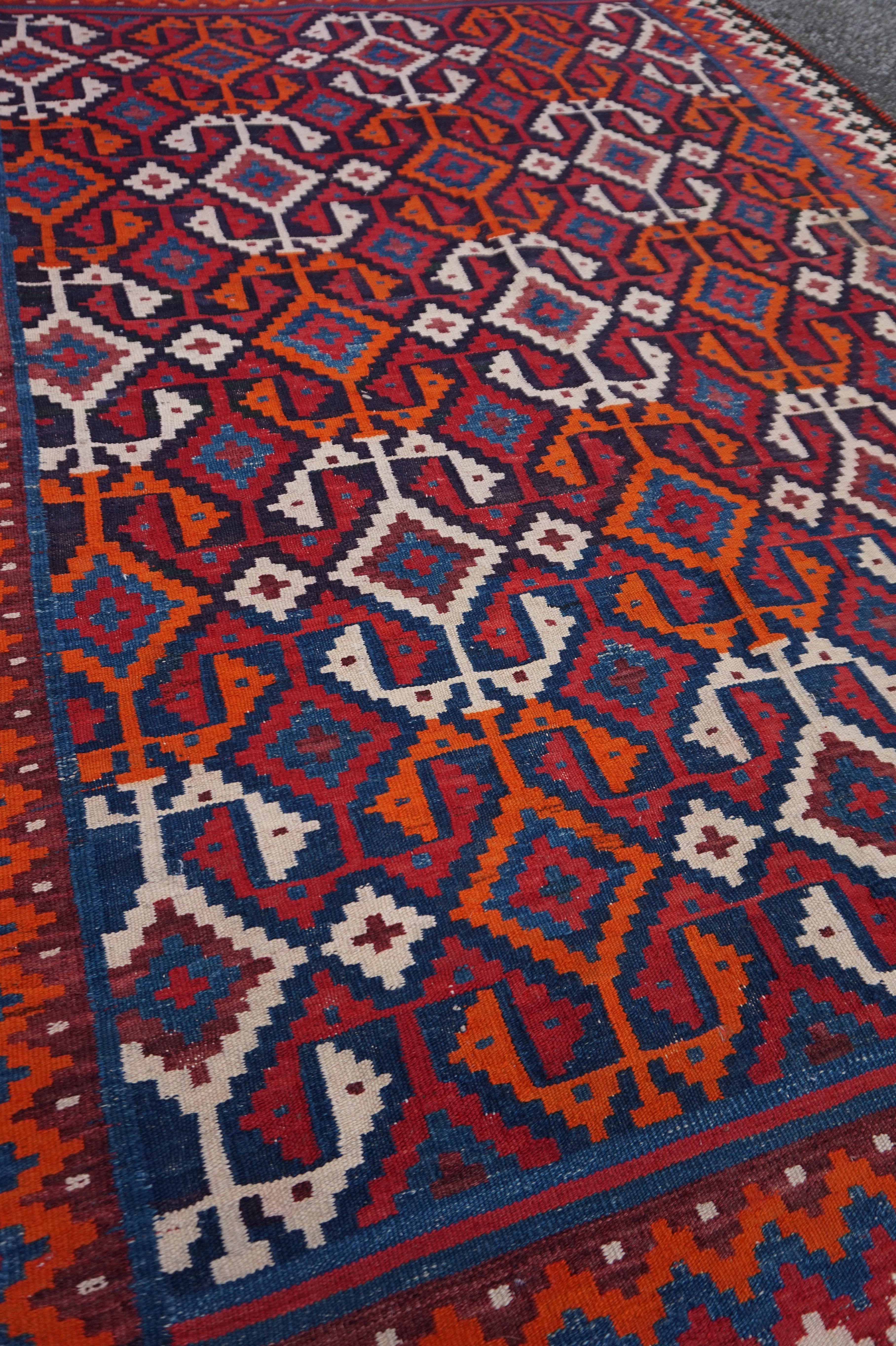 Milieu du XXe siècle Fine tapis Kilim anatolien semi-ancien en laine tribale géométrique à tissage plat en vente