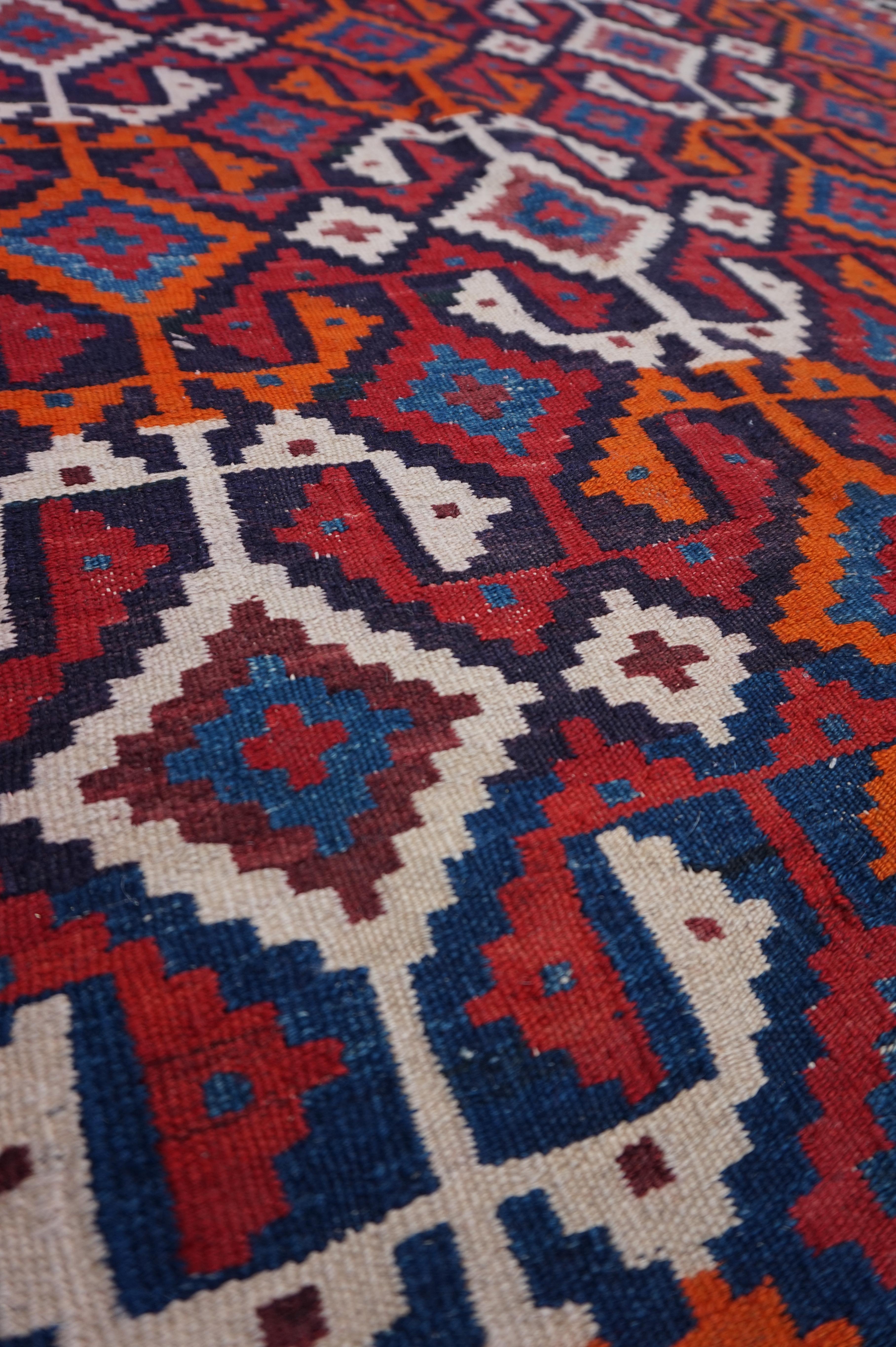 Fine tapis Kilim anatolien semi-ancien en laine tribale géométrique à tissage plat en vente 1