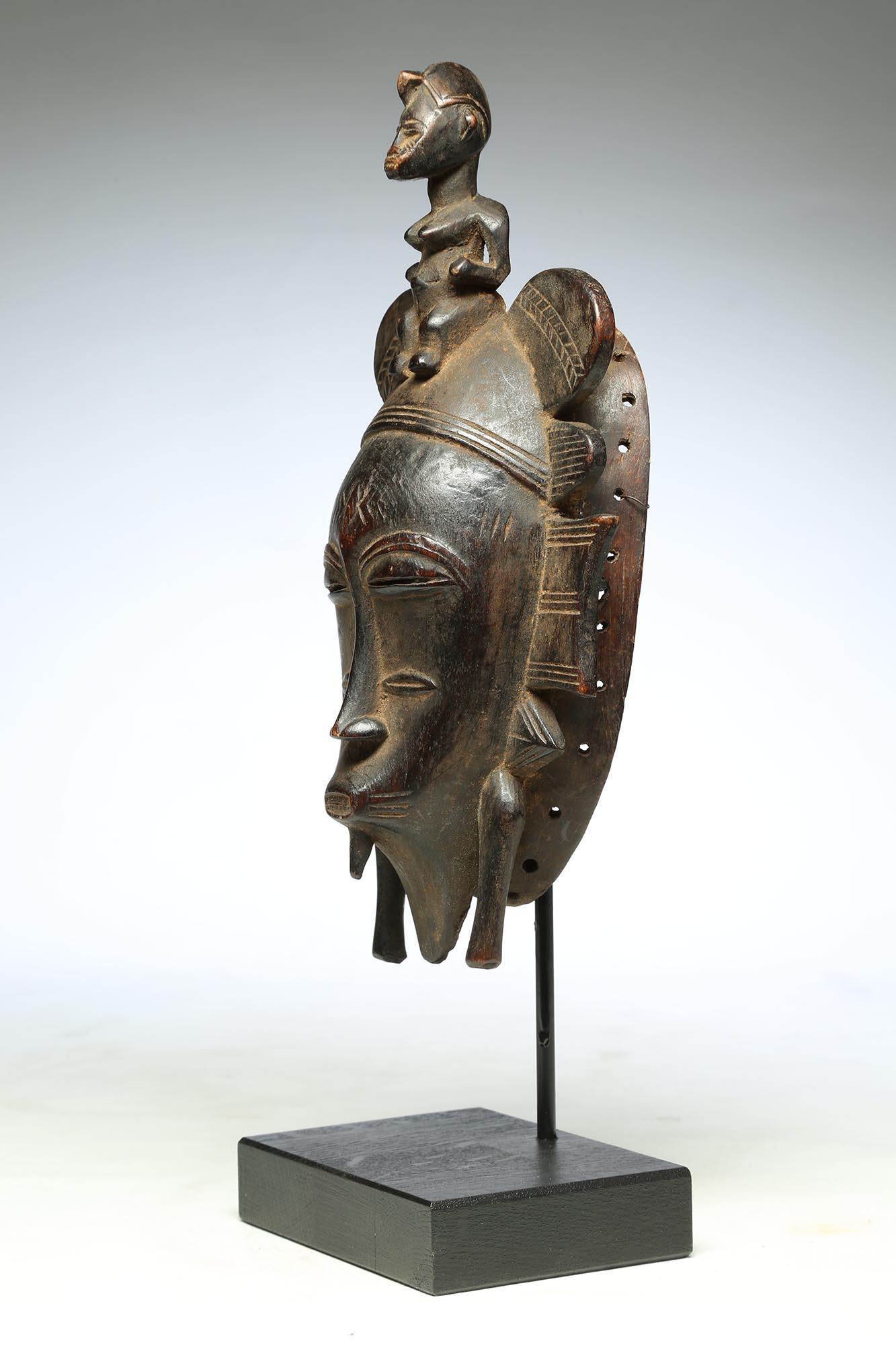 Fine Senufo Kepelie Dance Mask with Female Figure on Top, Early 20th Century 1