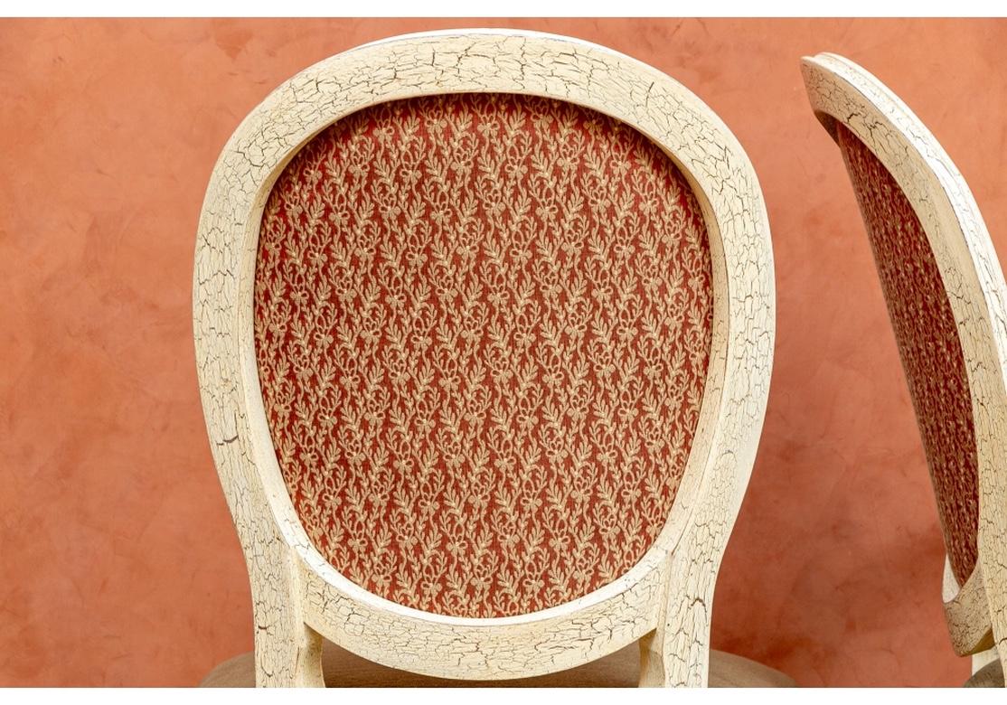 Ensemble raffiné de 12 chaises de salle à manger françaises sur mesure de style Louis XVI en vente 9
