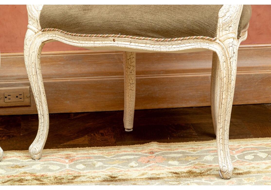 Set von 12 maßgefertigten französischen Esszimmerstühlen im Louis-XVI.-Stil (Holz) im Angebot