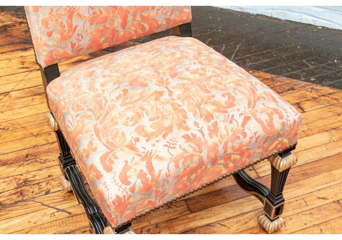 Ensemble raffiné de 12 chaises de salle à manger de style Louis XIV en tissu Fortuny Bon état - En vente à Bridgeport, CT