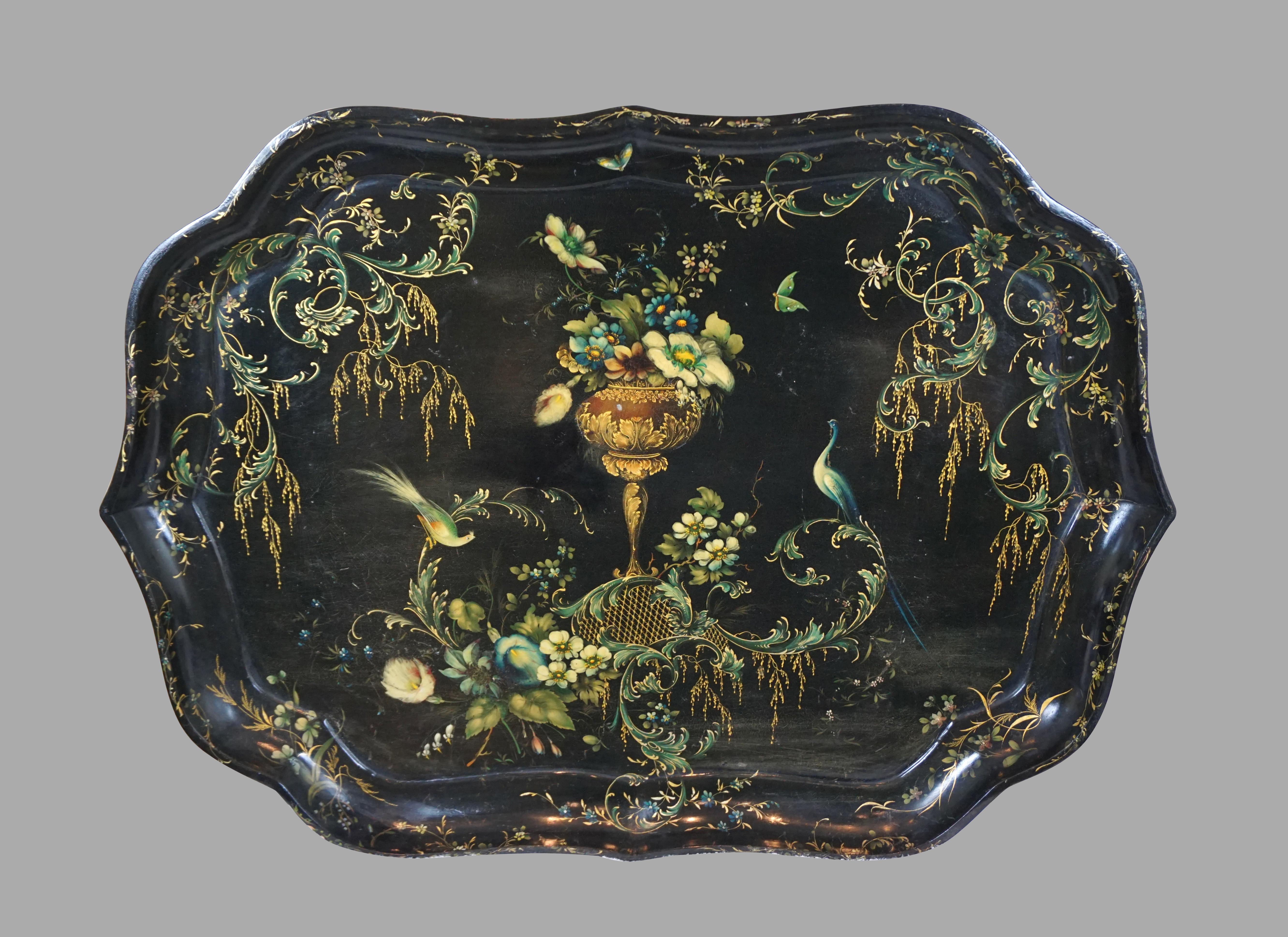 Victorian Rare Set of 3 Black and Gilt Graduated Papier Mâché Trays of Scalloped Form For Sale