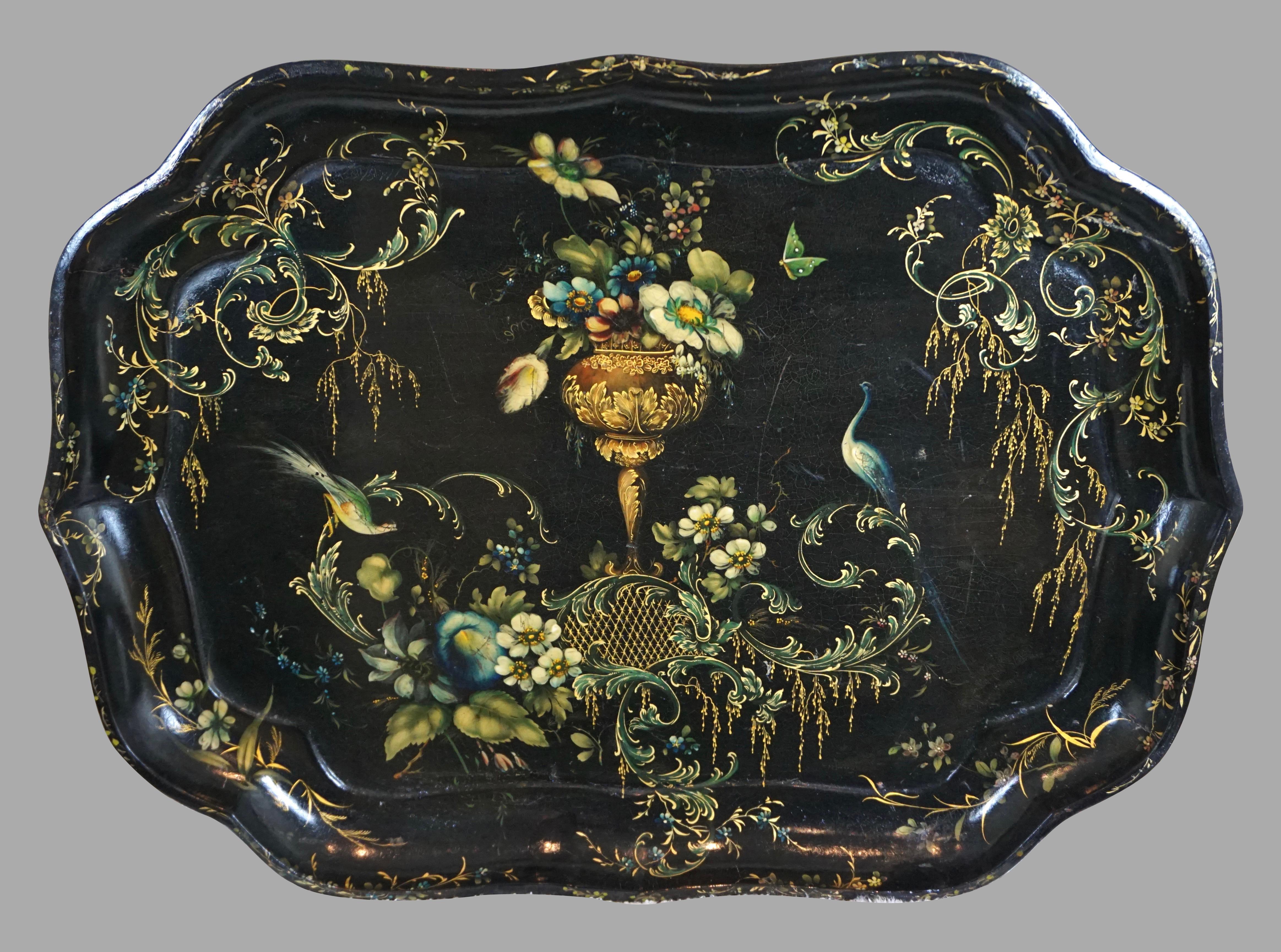 Rare Set of 3 Black and Gilt Graduated Papier Mâché Trays of Scalloped Form In Good Condition For Sale In San Francisco, CA