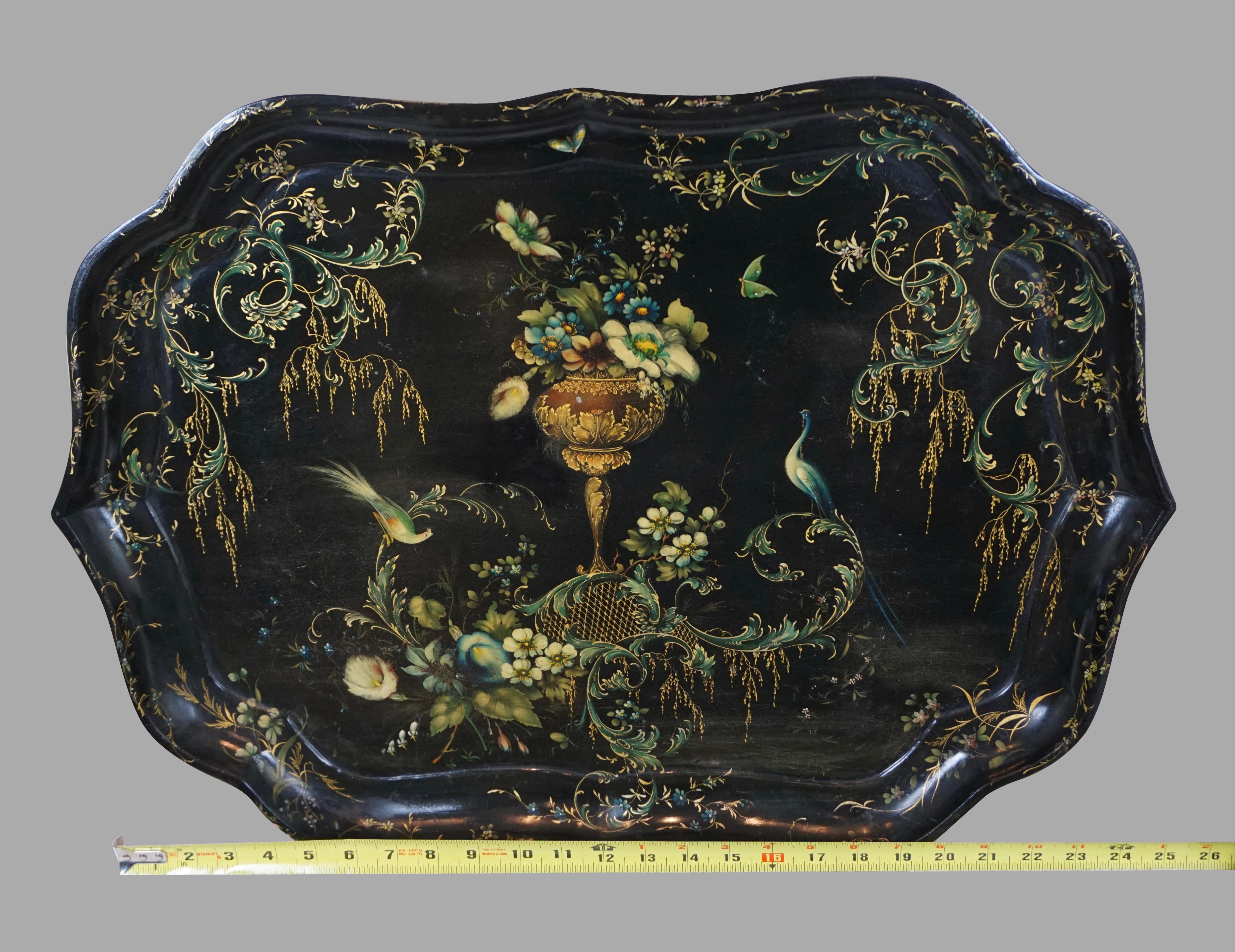 Mid-19th Century Rare Set of 3 Black and Gilt Graduated Papier Mâché Trays of Scalloped Form For Sale