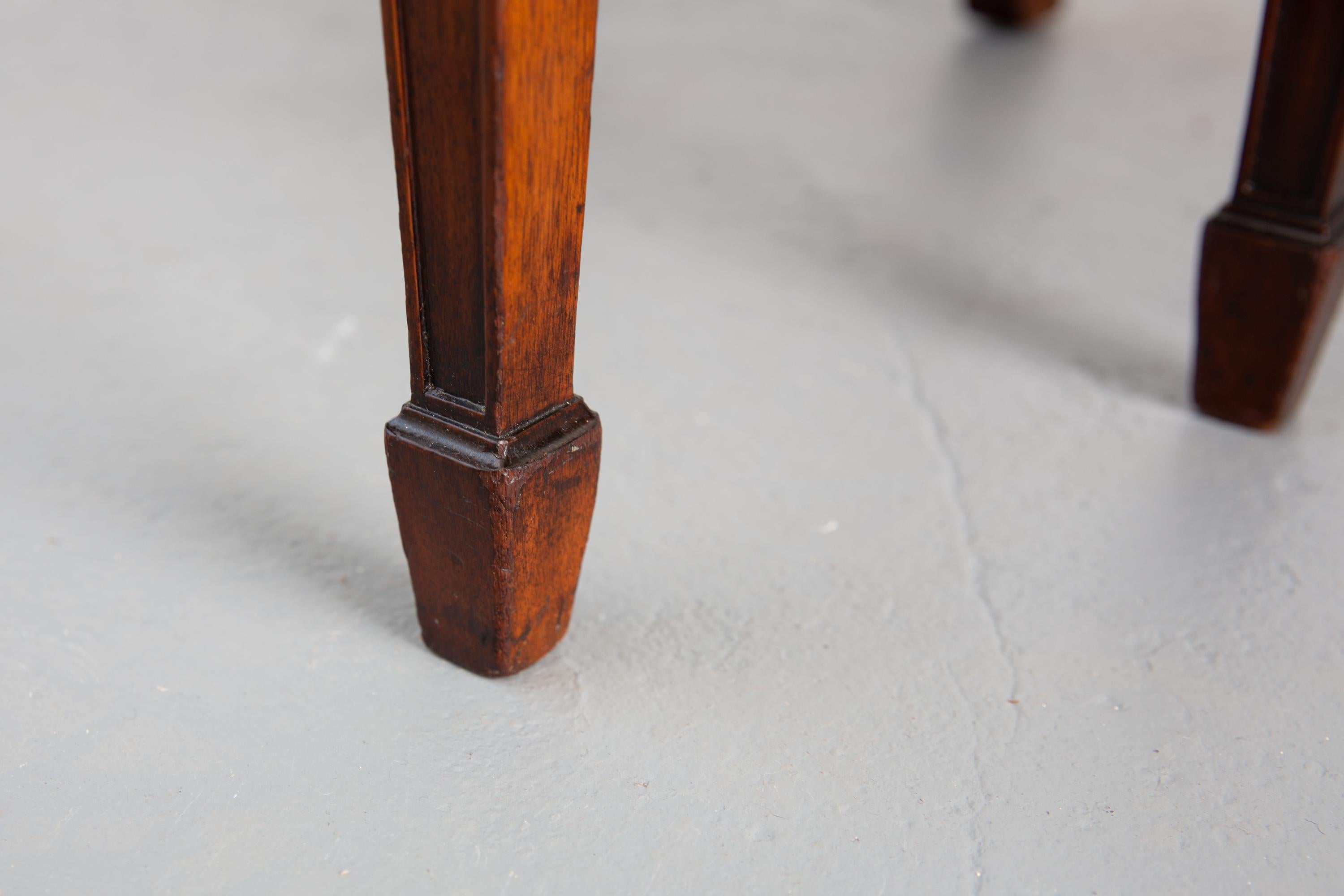 Fine Set of 4 Federal Hemplewhite Style Carved Wood Dining Chairs 5