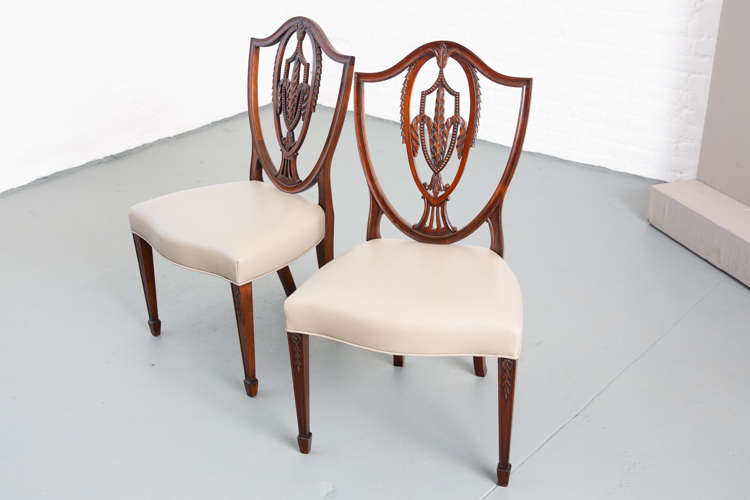 Fine Set of 4 Federal Hemplewhite Style Carved Wood Dining Chairs 6