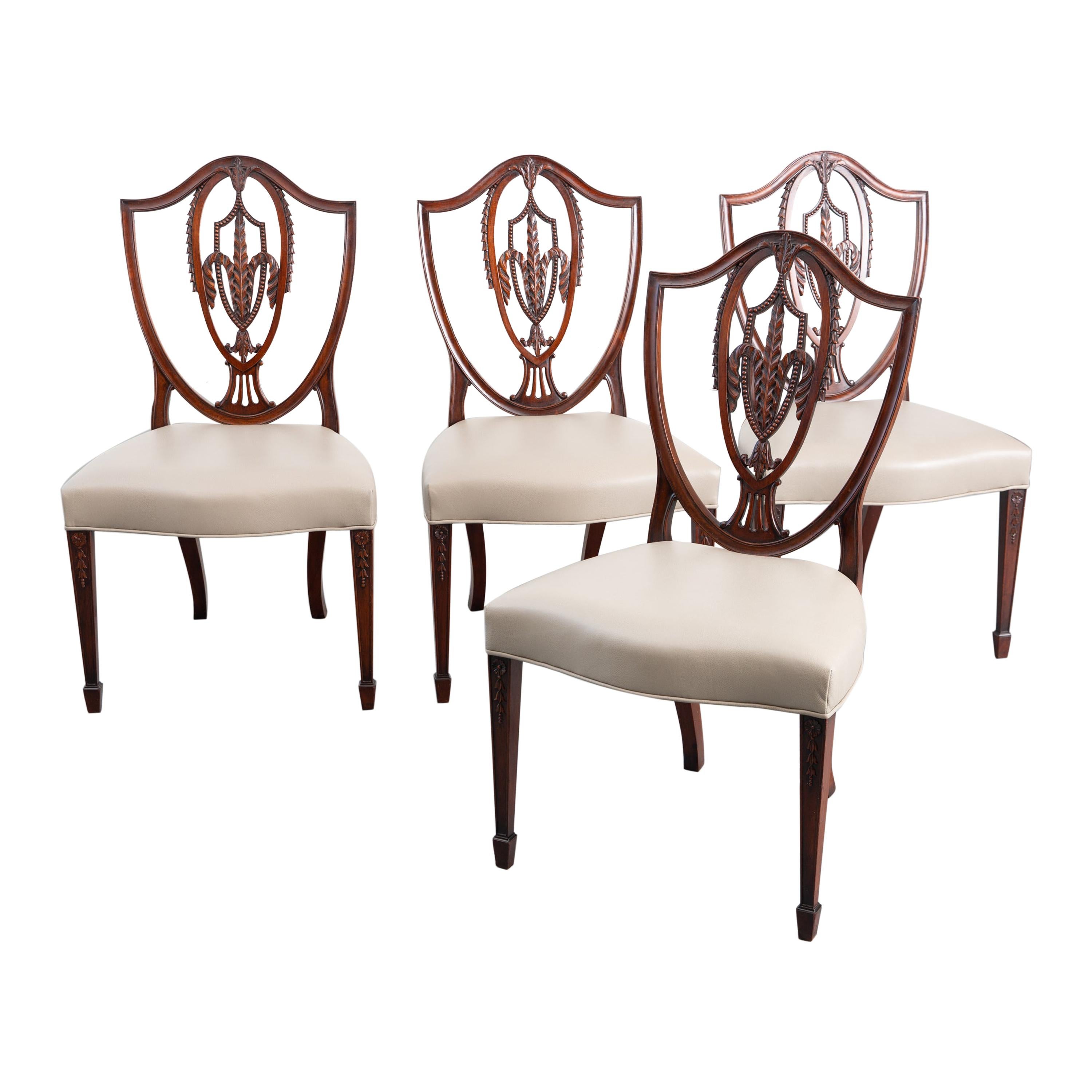 Fine Set of 4 Federal Hemplewhite Style Carved Wood Dining Chairs