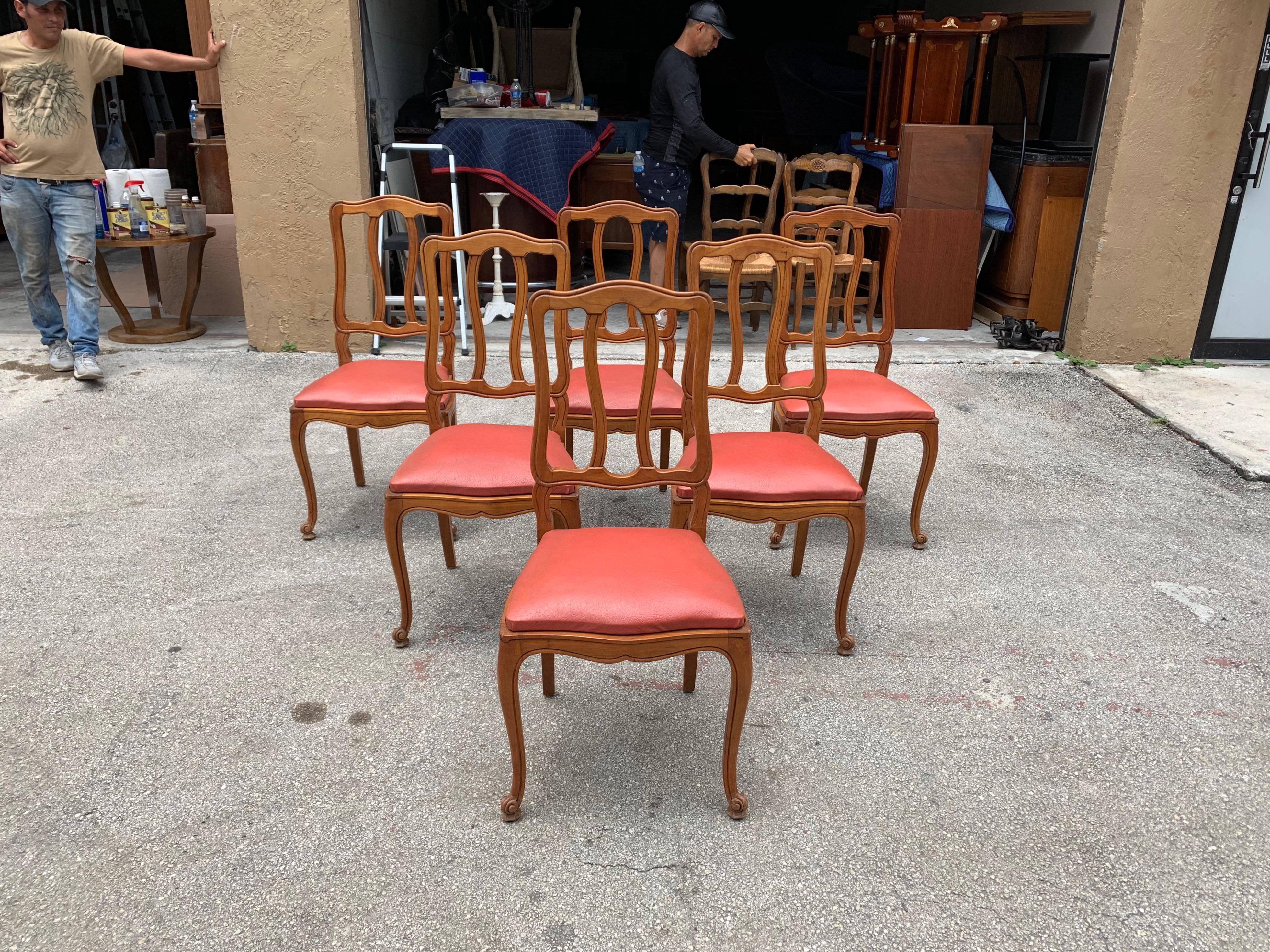 Set of six French Louis XV chairs, circa 1910s. Solid walnut Original red leather seats is in very good condition. Cabriole legs ending in scrolled French toes on pegs, the 6 Dining chair frames are in excellent condition and very sturdy, we travel