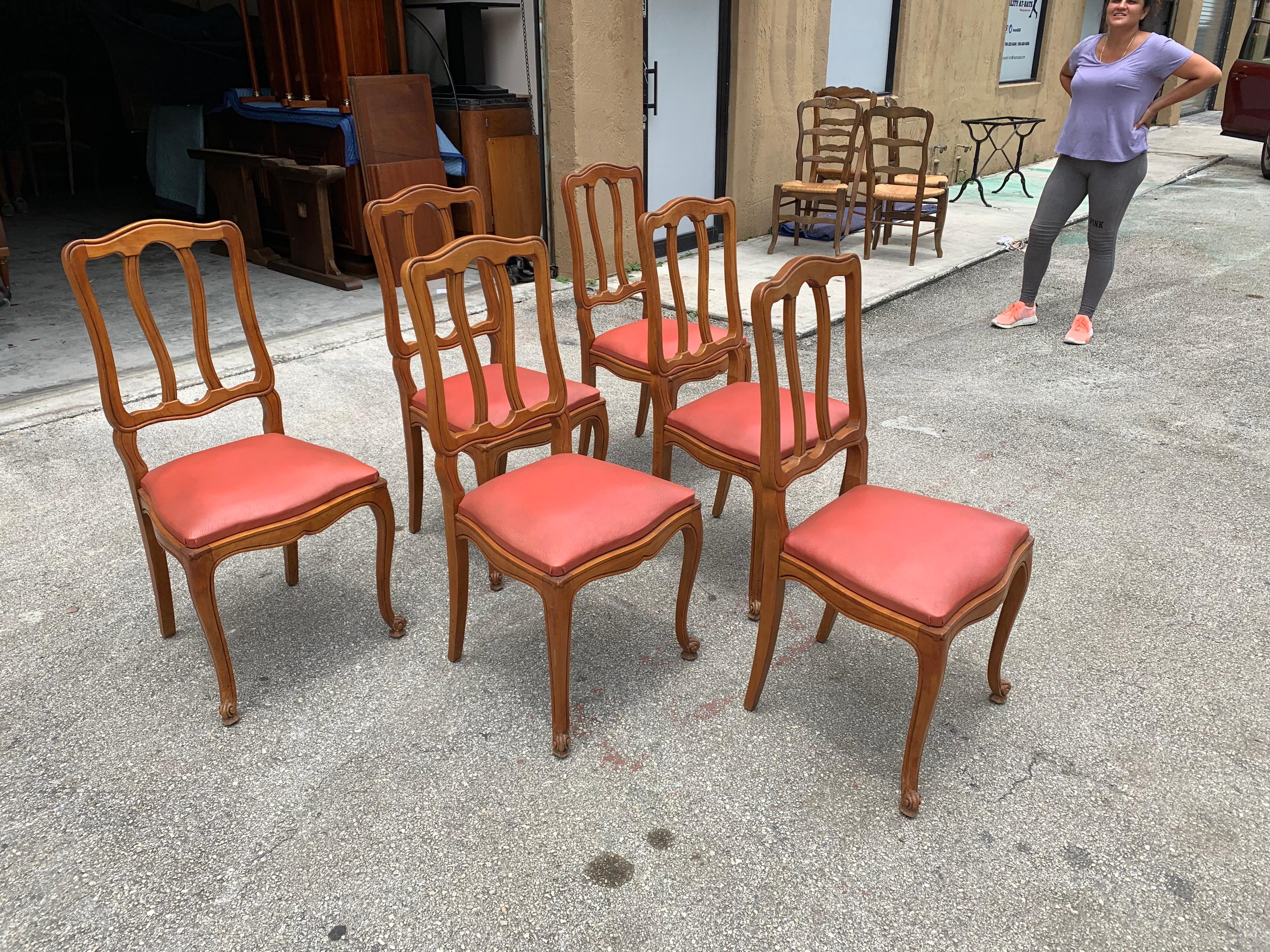 Fine Set of 6 French Vintage Louis XV Solid Walnut Dining Chairs, 1910s For Sale 1