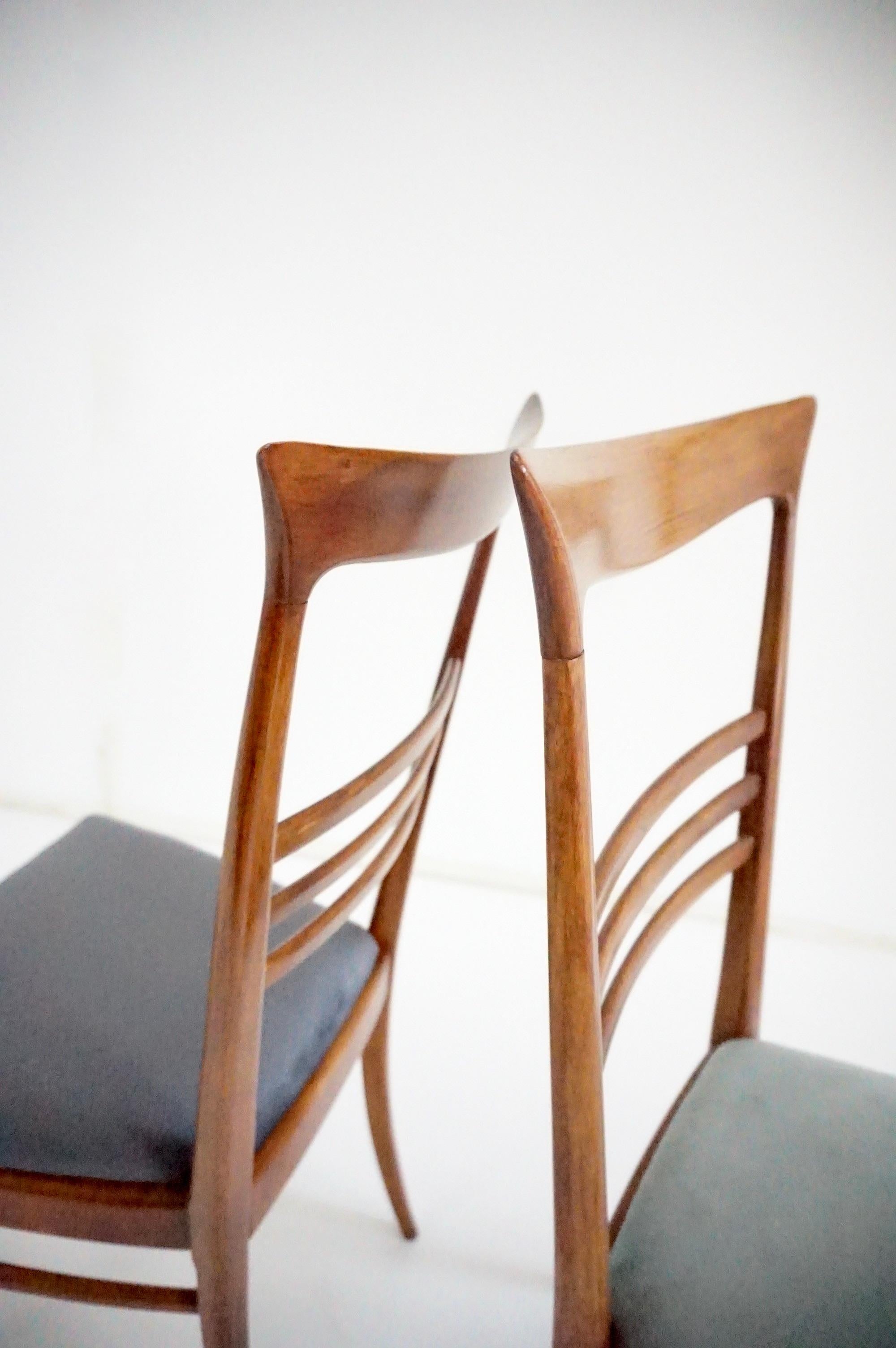 bel ensemble de 6 Melchiorre Bega en noyer  Chaises de salle à manger à haut dossier en velours, 1950 en vente 4