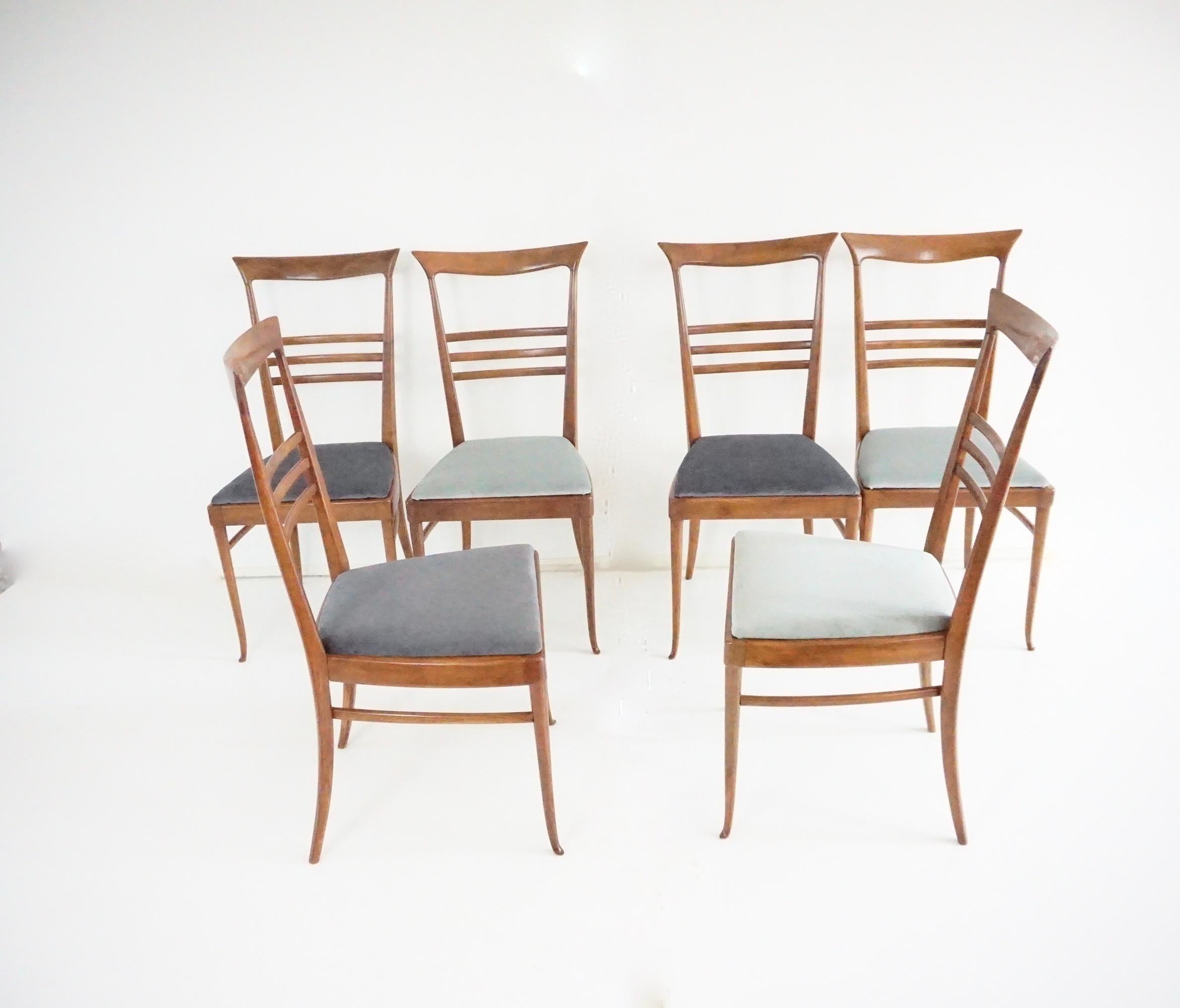 italien bel ensemble de 6 Melchiorre Bega en noyer  Chaises de salle à manger à haut dossier en velours, 1950 en vente