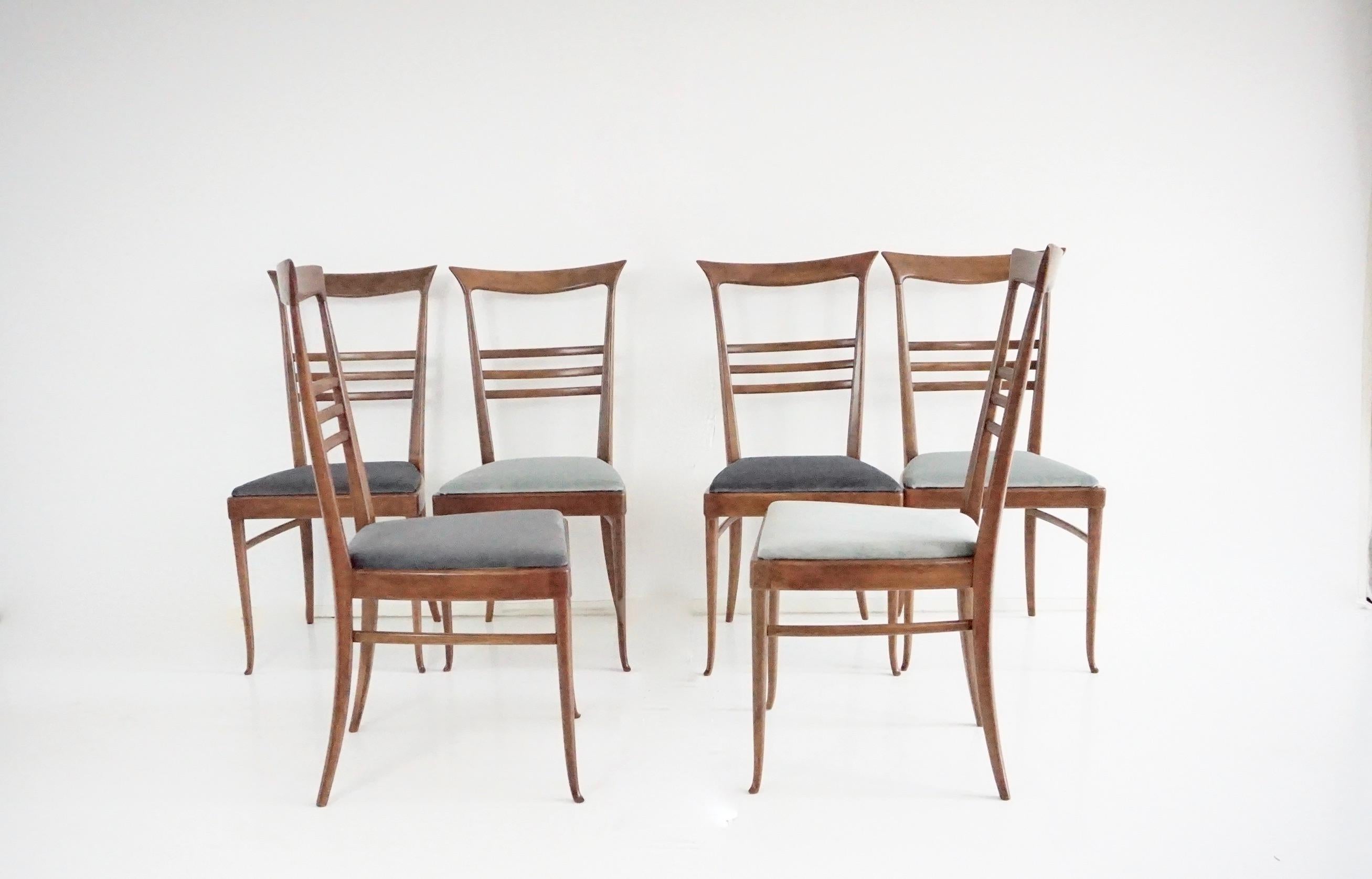 bel ensemble de 6 Melchiorre Bega en noyer  Chaises de salle à manger à haut dossier en velours, 1950 Bon état - En vente à Rome, IT
