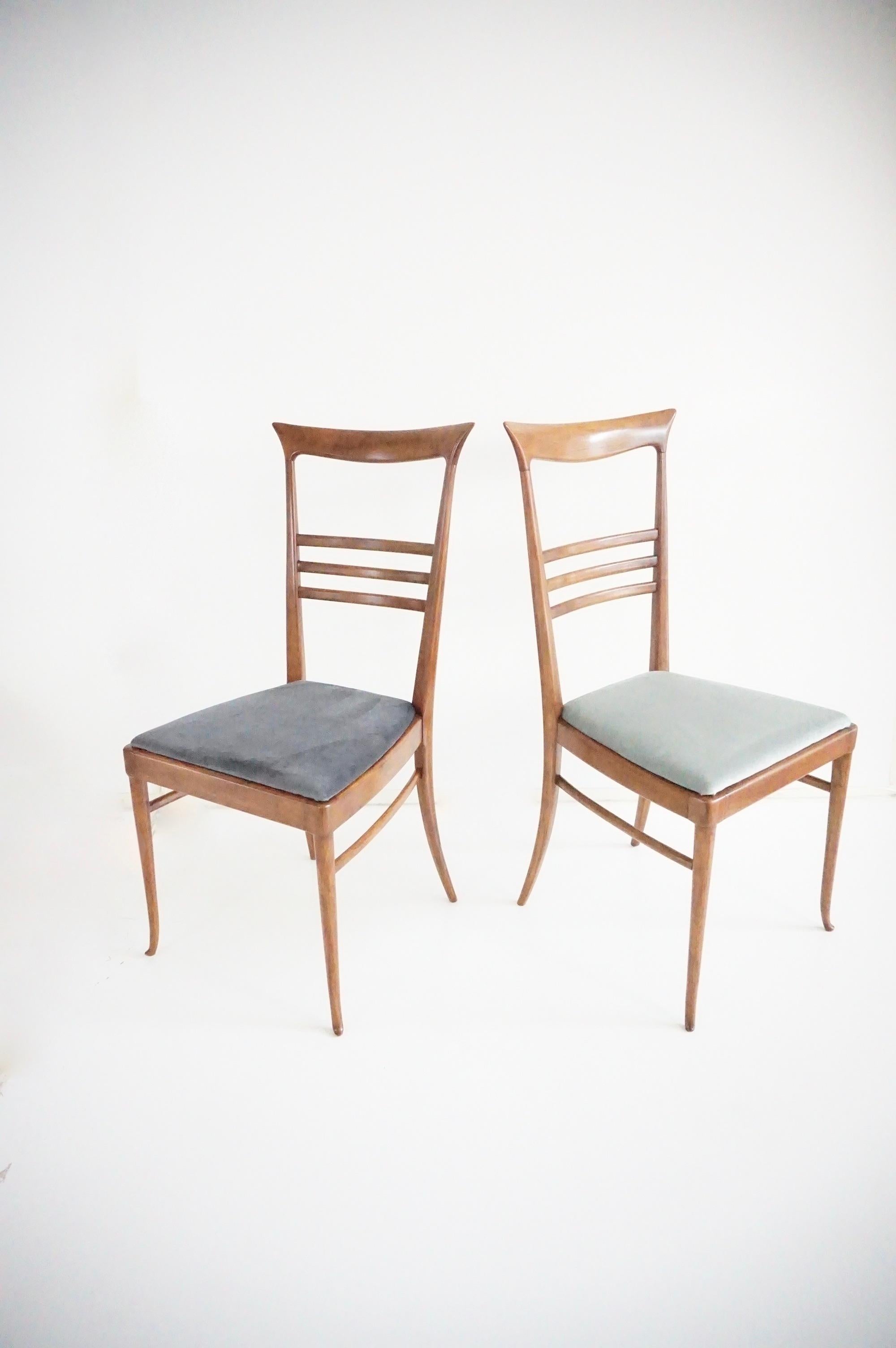 Milieu du XXe siècle bel ensemble de 6 Melchiorre Bega en noyer  Chaises de salle à manger à haut dossier en velours, 1950 en vente