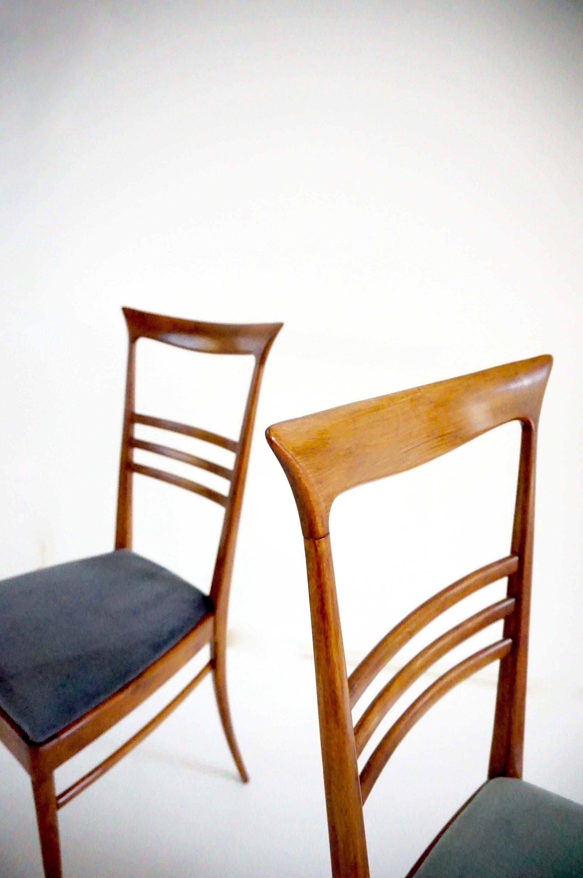 bel ensemble de 6 Melchiorre Bega en noyer  Chaises de salle à manger à haut dossier en velours, 1950 en vente 1