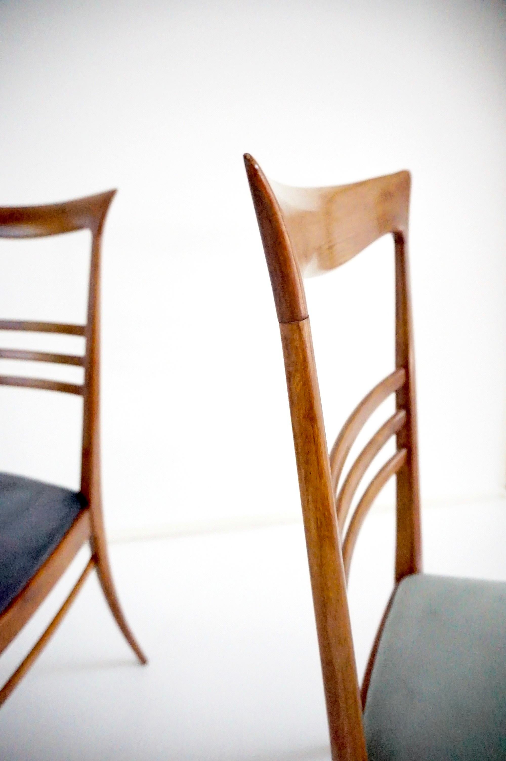 bel ensemble de 6 Melchiorre Bega en noyer  Chaises de salle à manger à haut dossier en velours, 1950 en vente 2