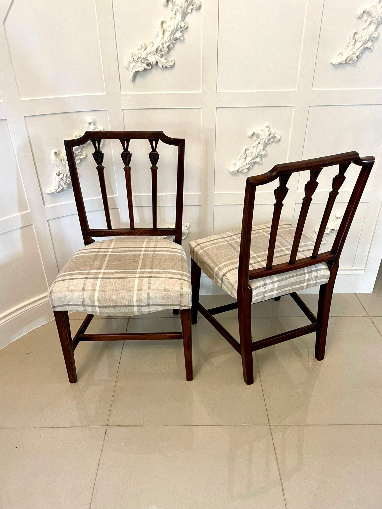 Autre Ensemble de 8 chaises de salle à manger anciennes en acajou de George III en vente