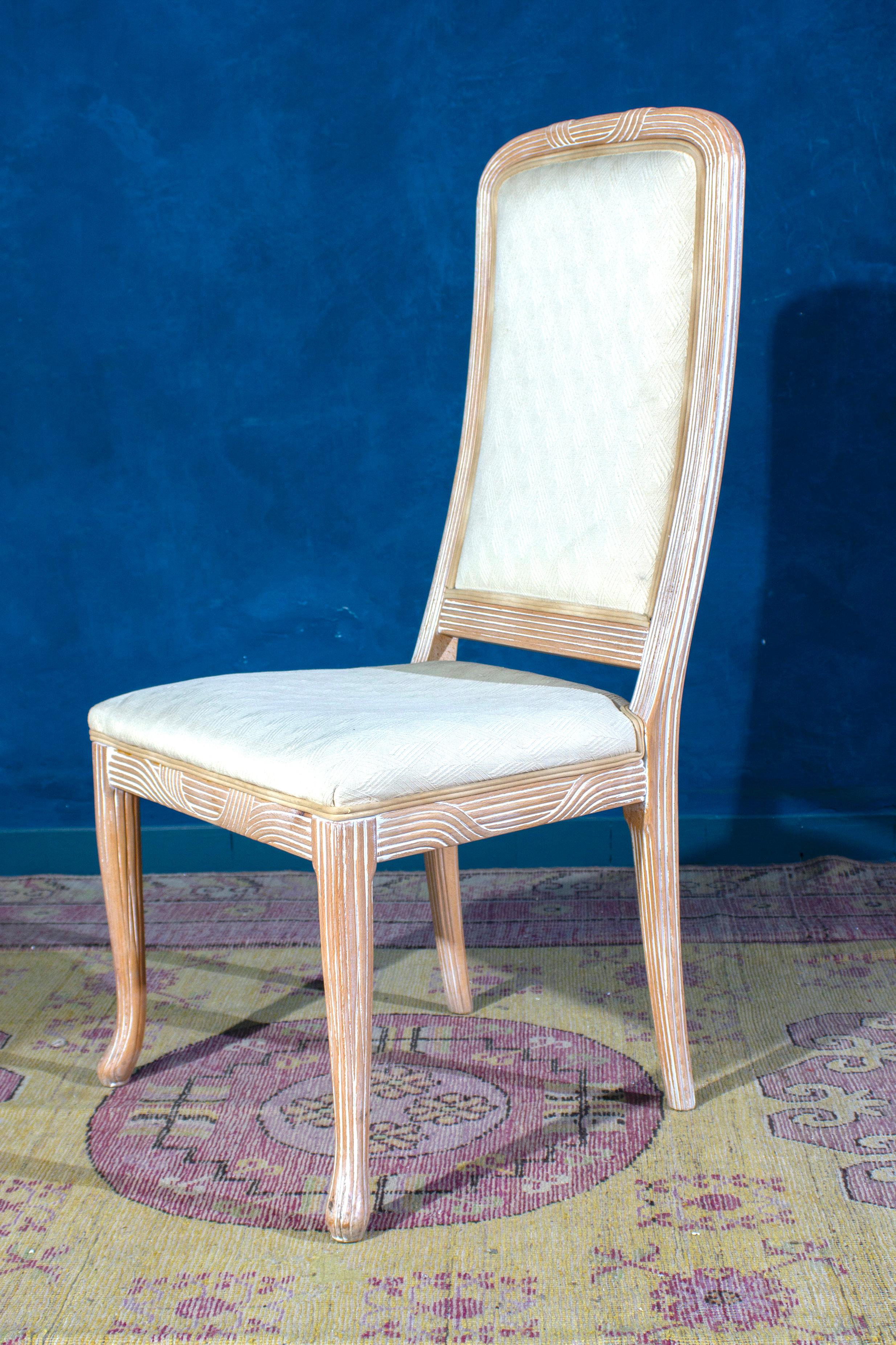 Fine Set of 8 Italian White Decapé Wood Chairs, 1970s In Excellent Condition For Sale In Rome, IT