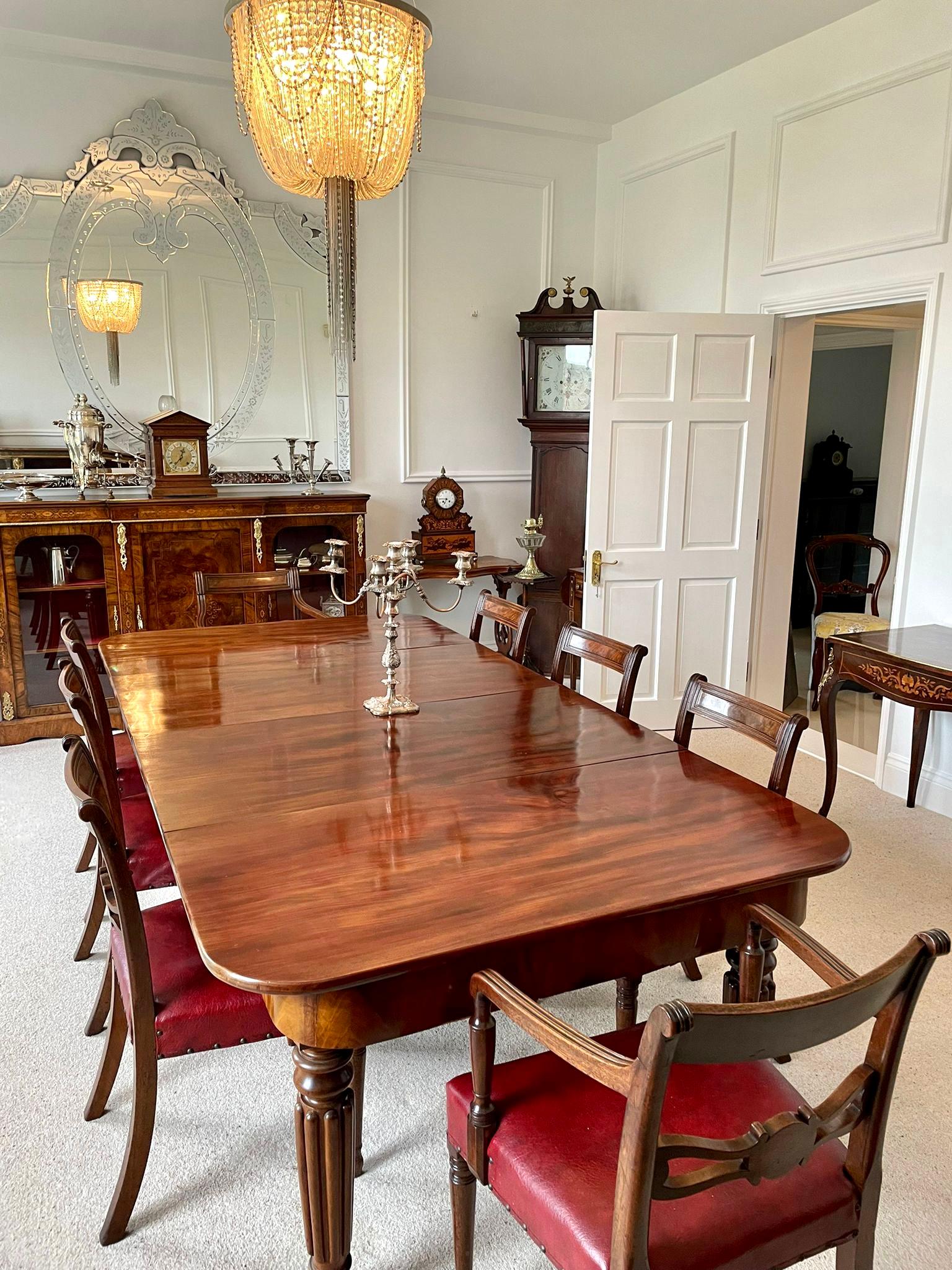 Anglais Ensemble raffiné de huit chaises de salle à manger anciennes en acajou de qualité George III en vente