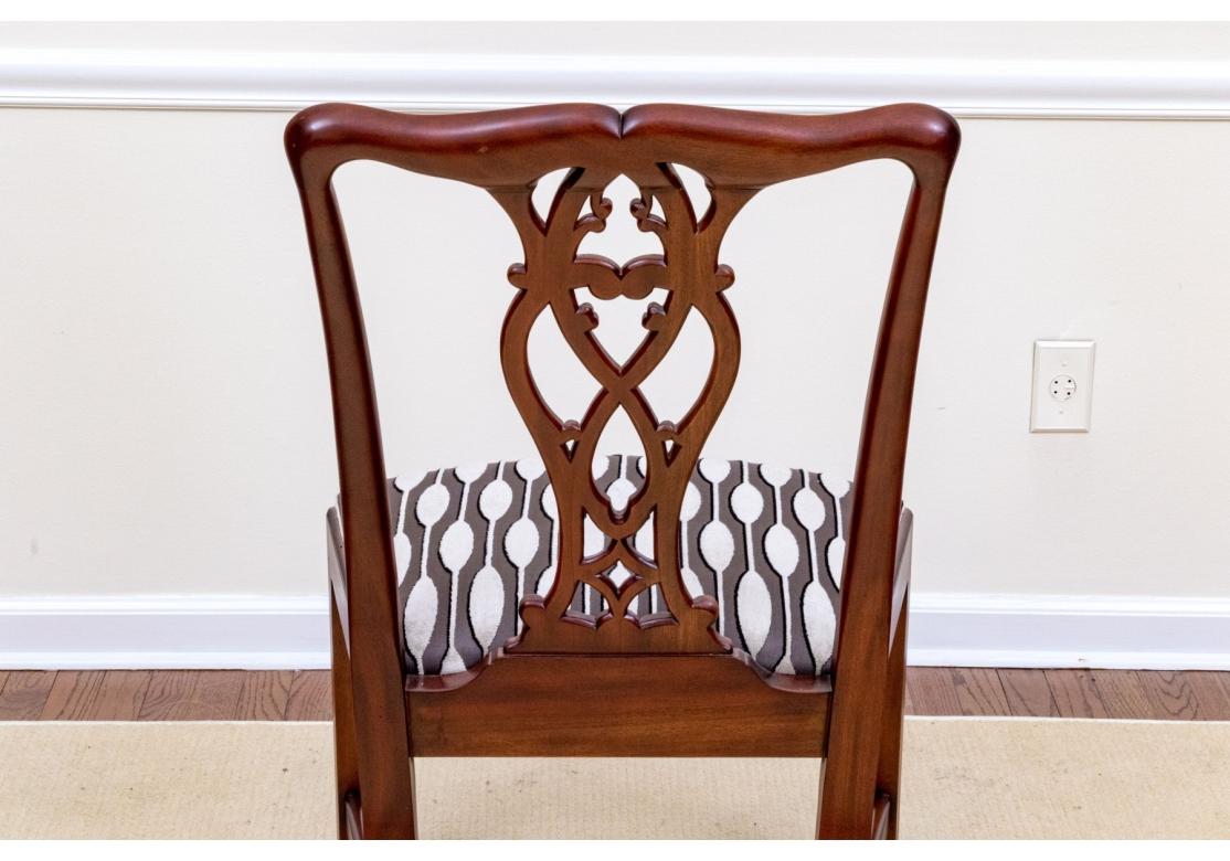 Un bel set di otto sedie da pranzo in stile Maitland Smith Chippendale in vendita 6