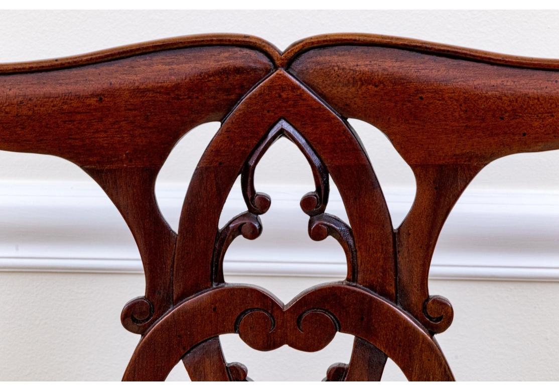 Un bel set di otto sedie da pranzo in stile Maitland Smith Chippendale in vendita 12