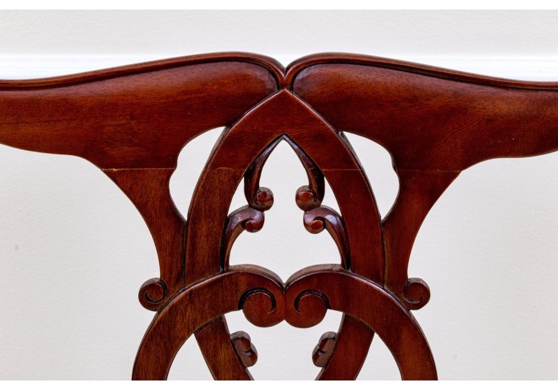 Un bel set di otto sedie da pranzo in stile Maitland Smith Chippendale in vendita 1