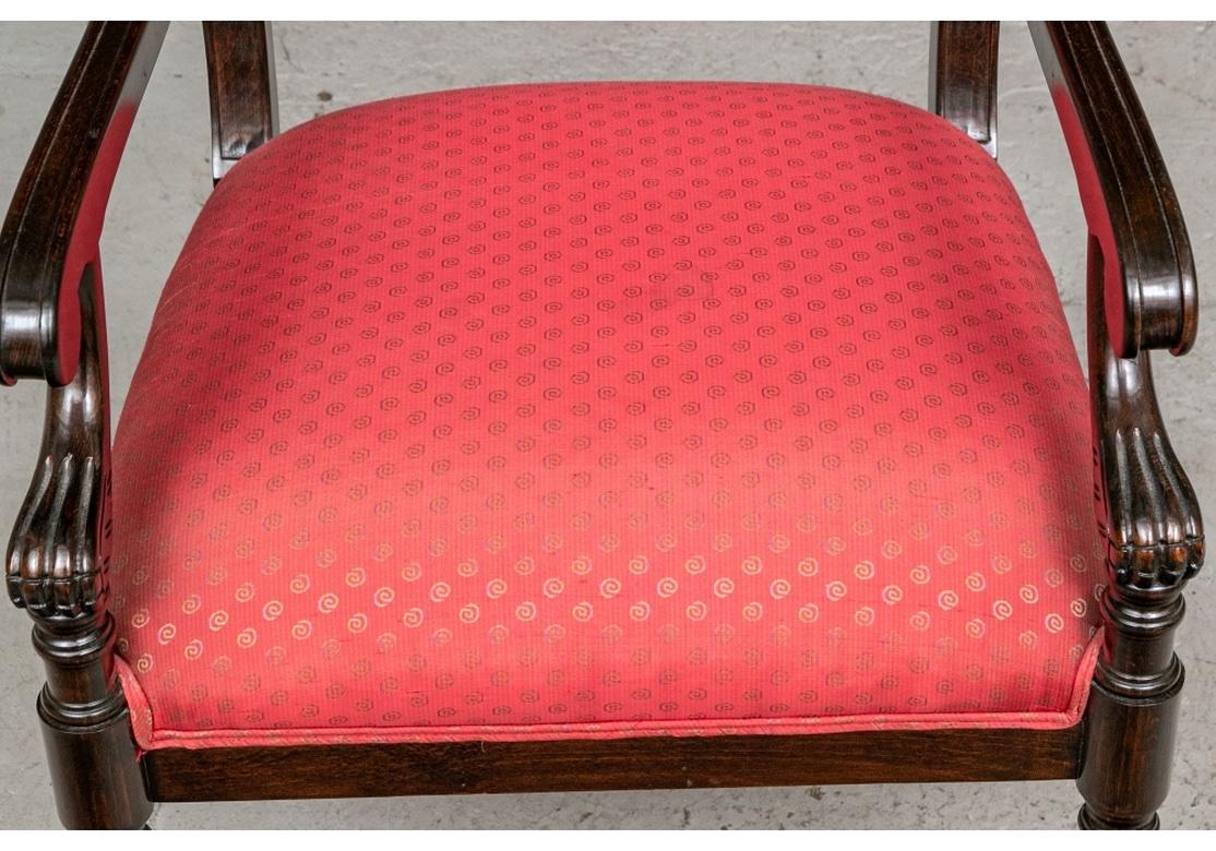 Set von acht Esszimmerstühlen im neoklassischen Stil mit roter Seidenpolsterung im Angebot 5