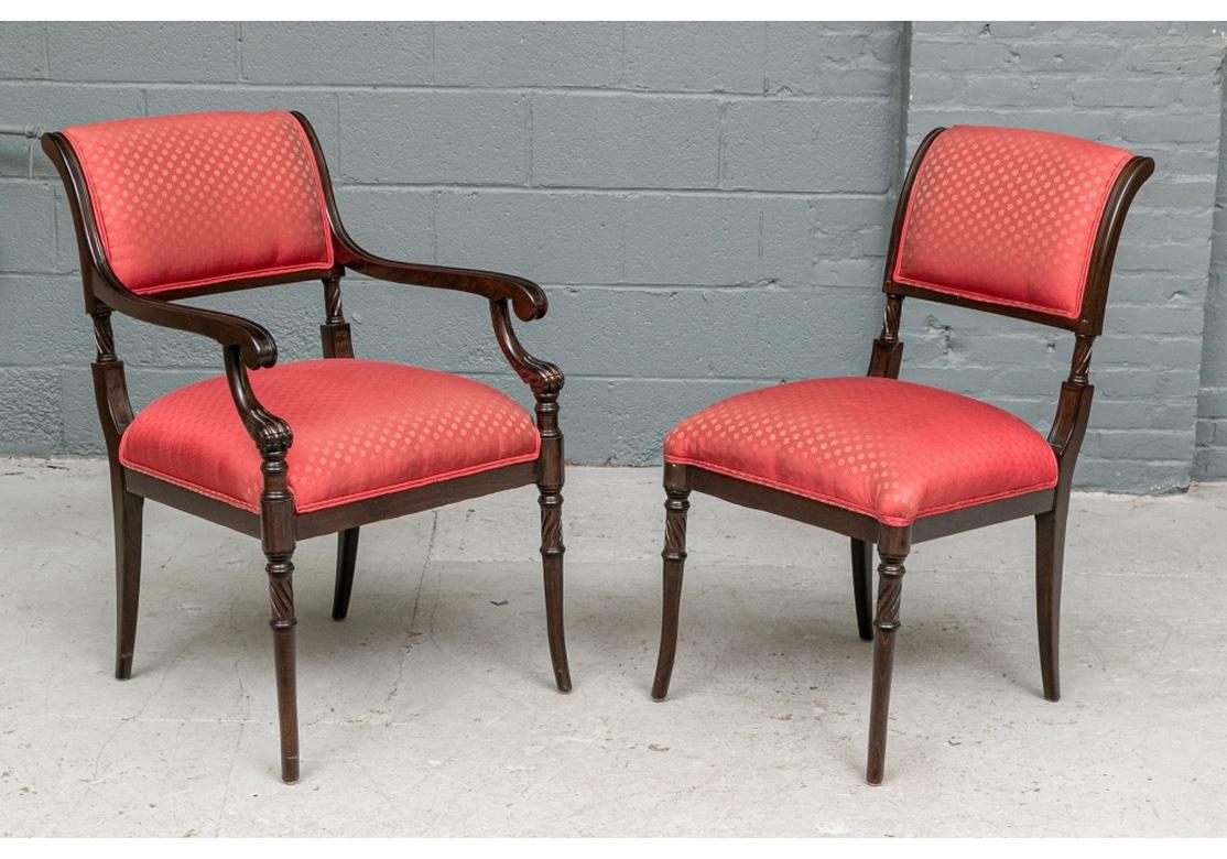 Set von acht Esszimmerstühlen im neoklassischen Stil mit roter Seidenpolsterung im Angebot 2