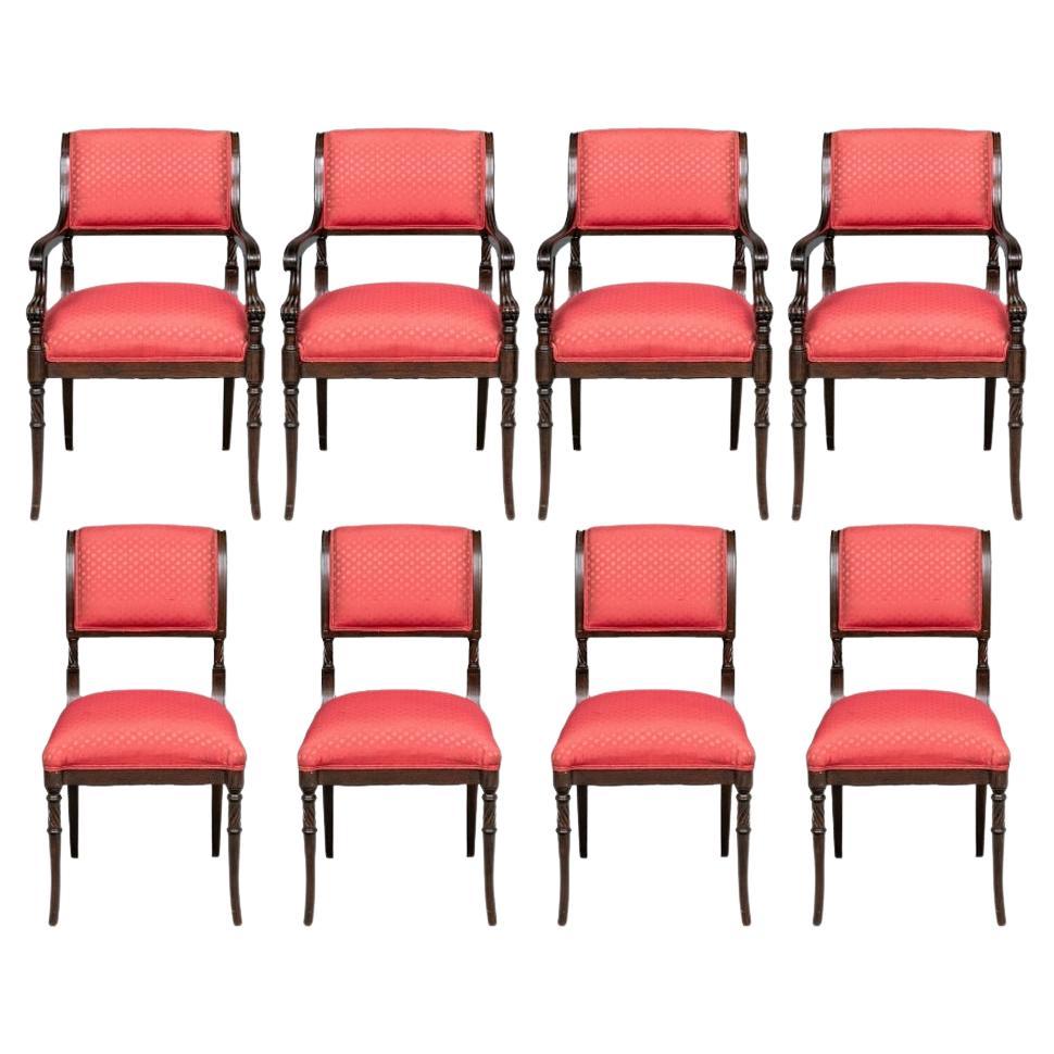 Set von acht Esszimmerstühlen im neoklassischen Stil mit roter Seidenpolsterung