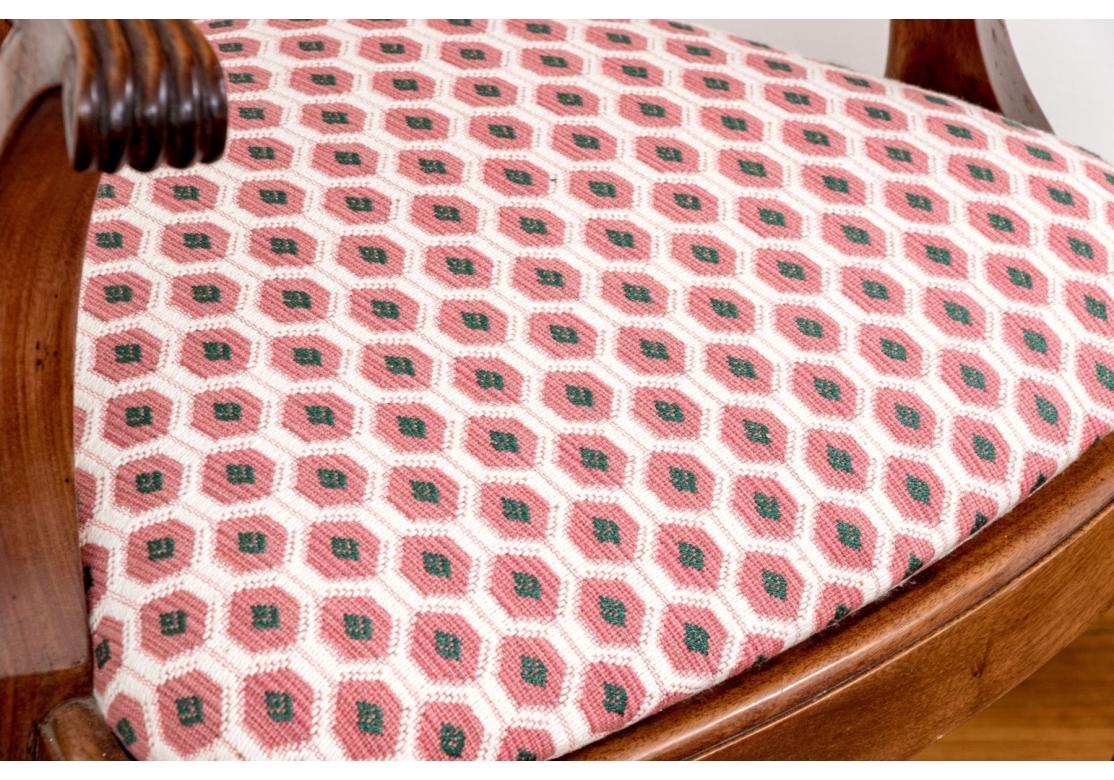 Fino Juego De Ocho Sillas De Comedor De Caoba Maciza Estilo Chippendale en venta 4