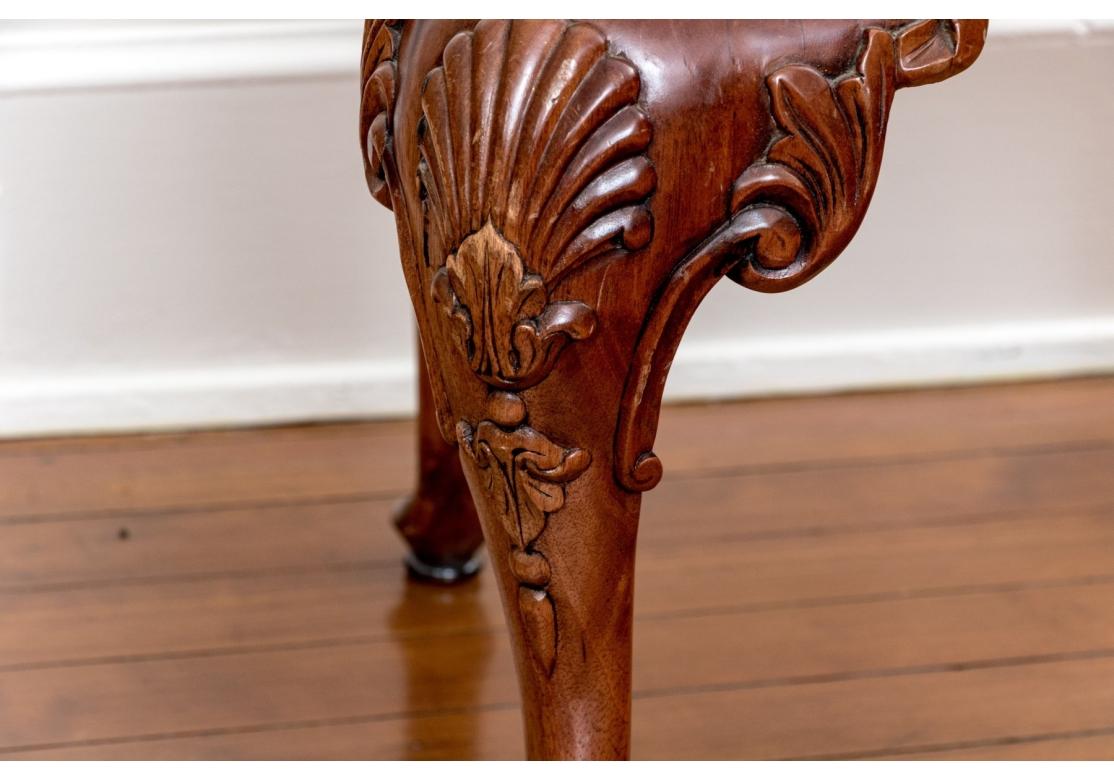 Fino Juego De Ocho Sillas De Comedor De Caoba Maciza Estilo Chippendale Tallado en venta