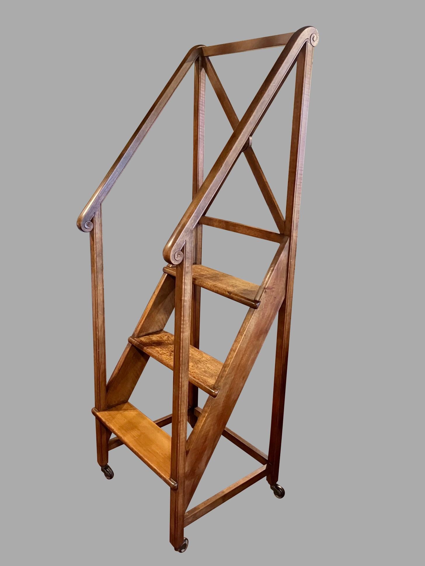 Fine Set of English Walnut Regency Style Library Steps on Casters In Good Condition In San Francisco, CA