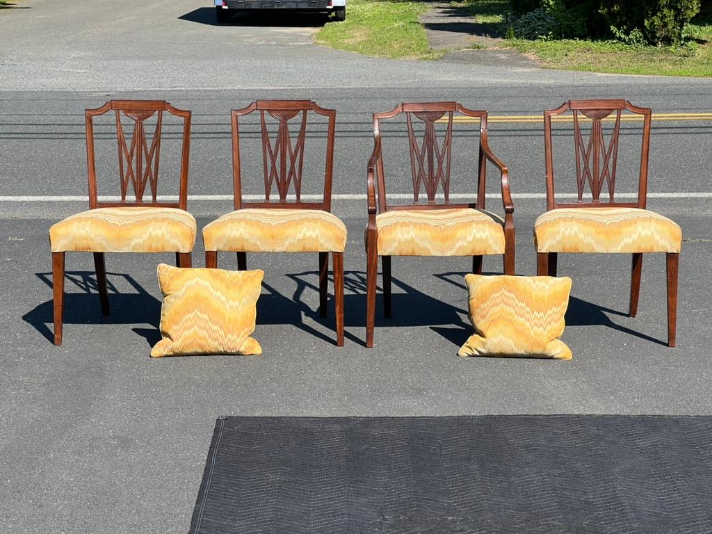 American Fine Set of Four Antique 18th Century Carved Mahogany Hepplewhite Chairs For Sale